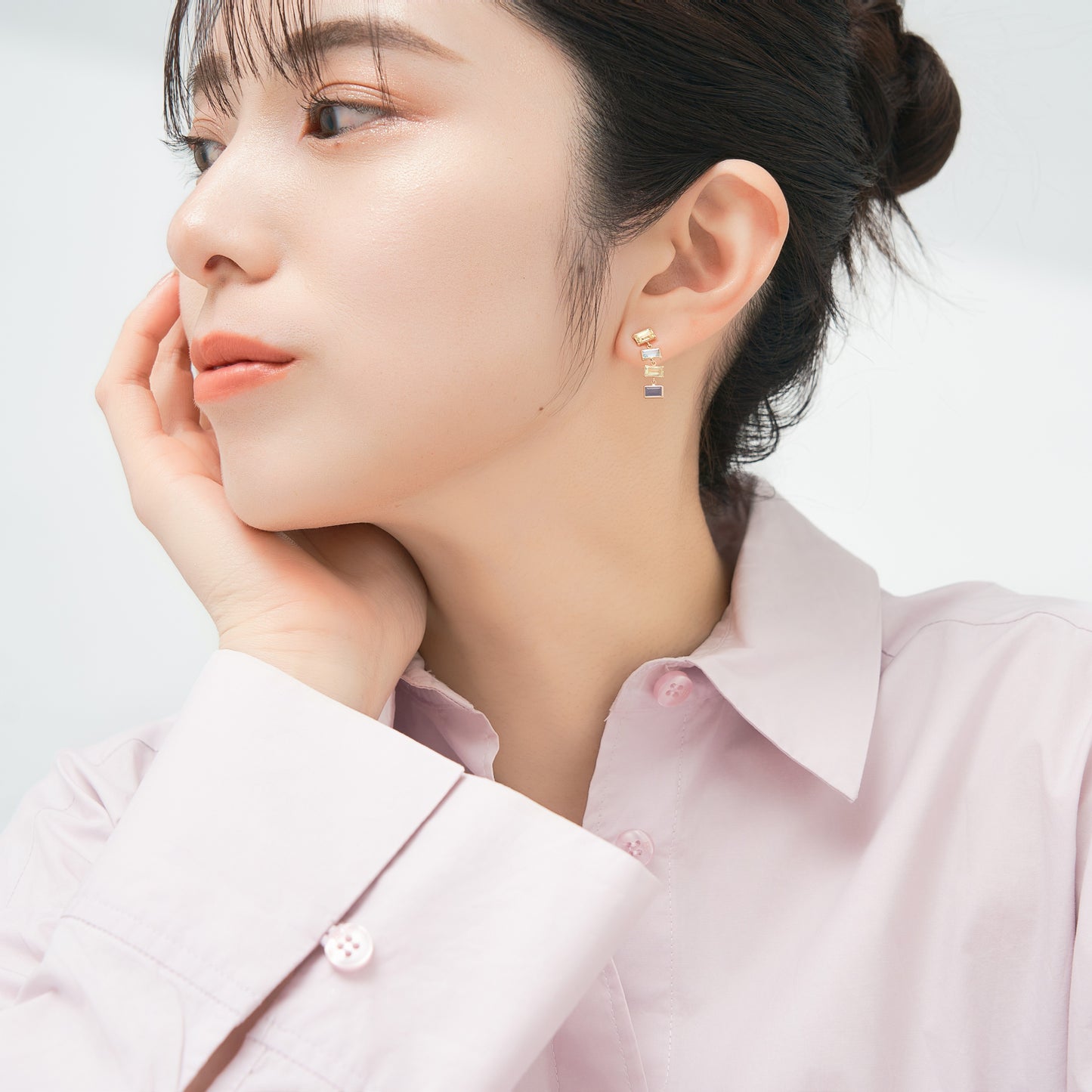 K10 マルチカラーストーン スタッドピアス