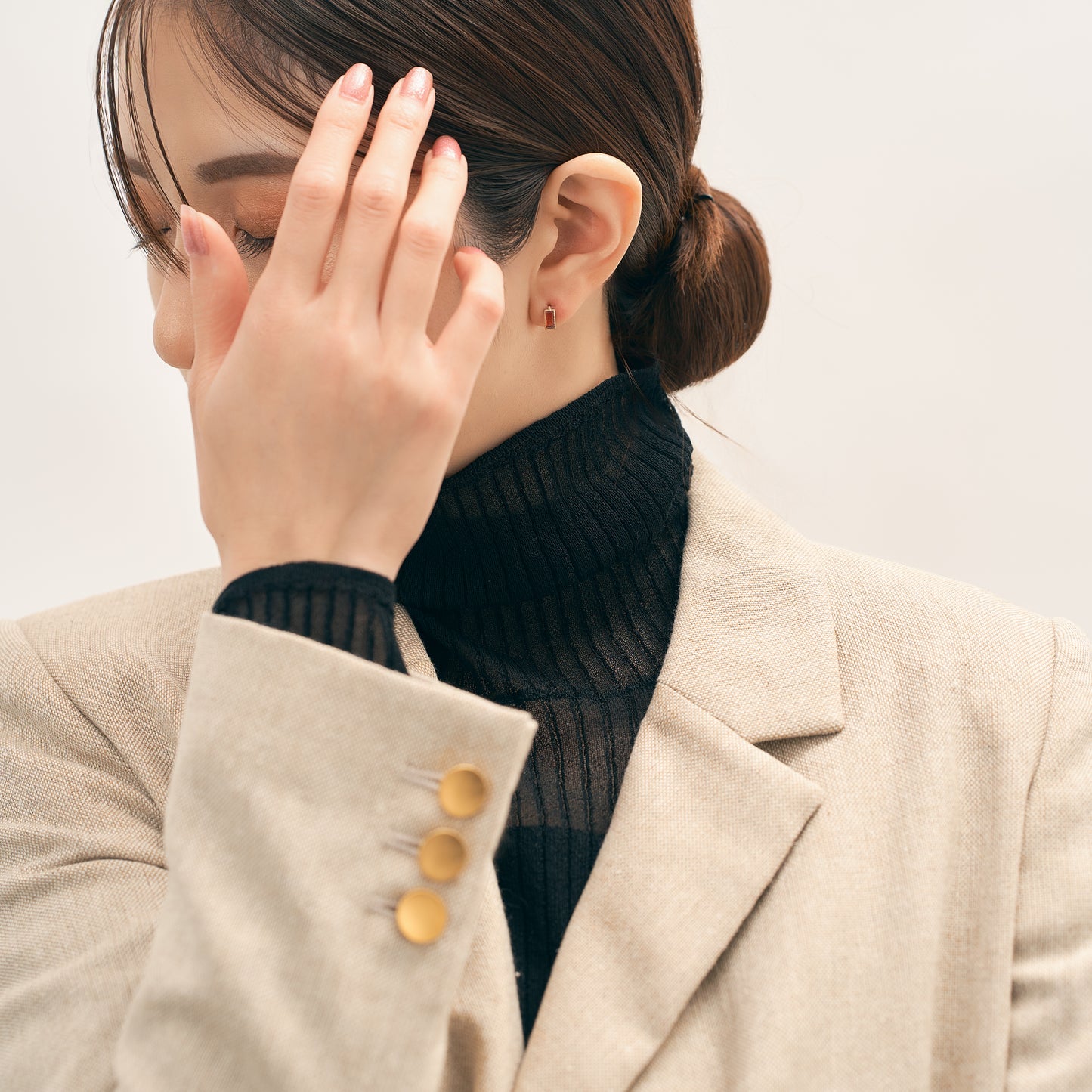 K10 つや消し スクエア ピアス - ➁(ガーネット)