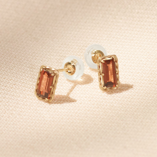 K10 つや消し スクエア ピアス - ①(ガーネット)