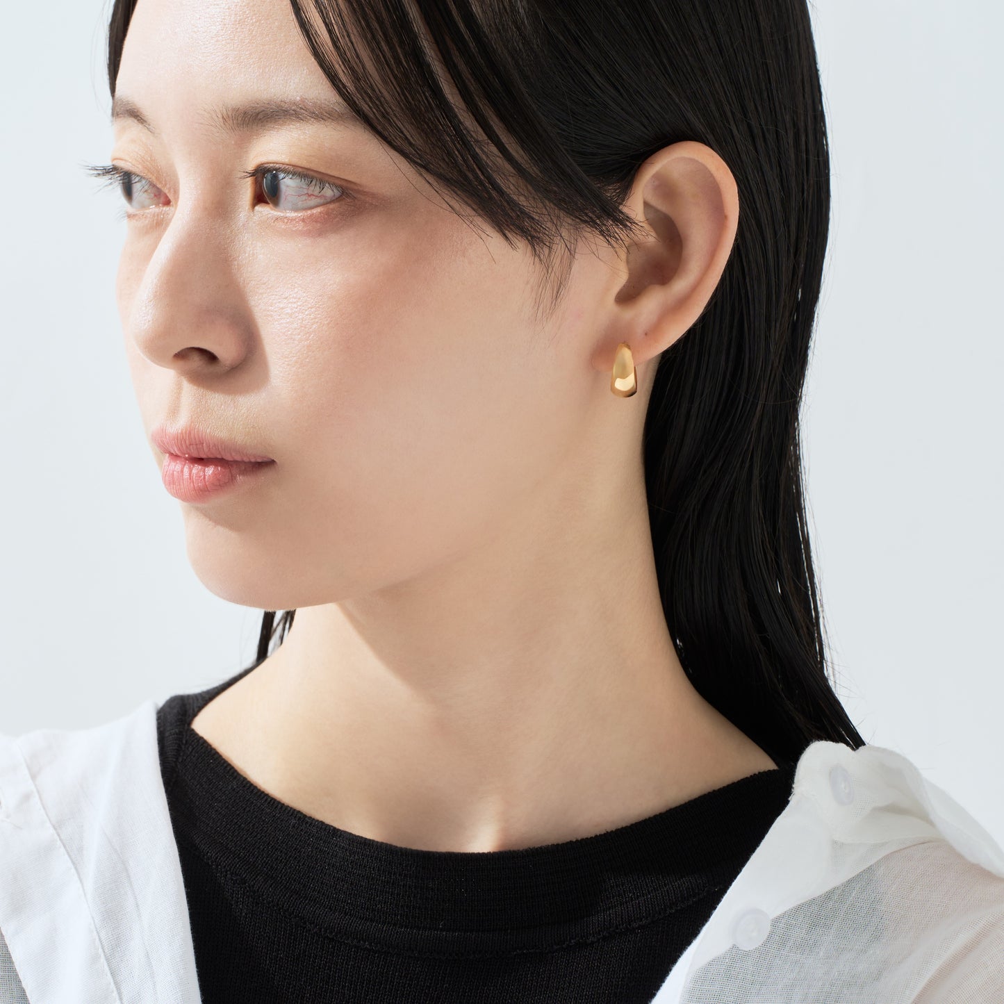 K18 月甲 フープピアス(15×7)