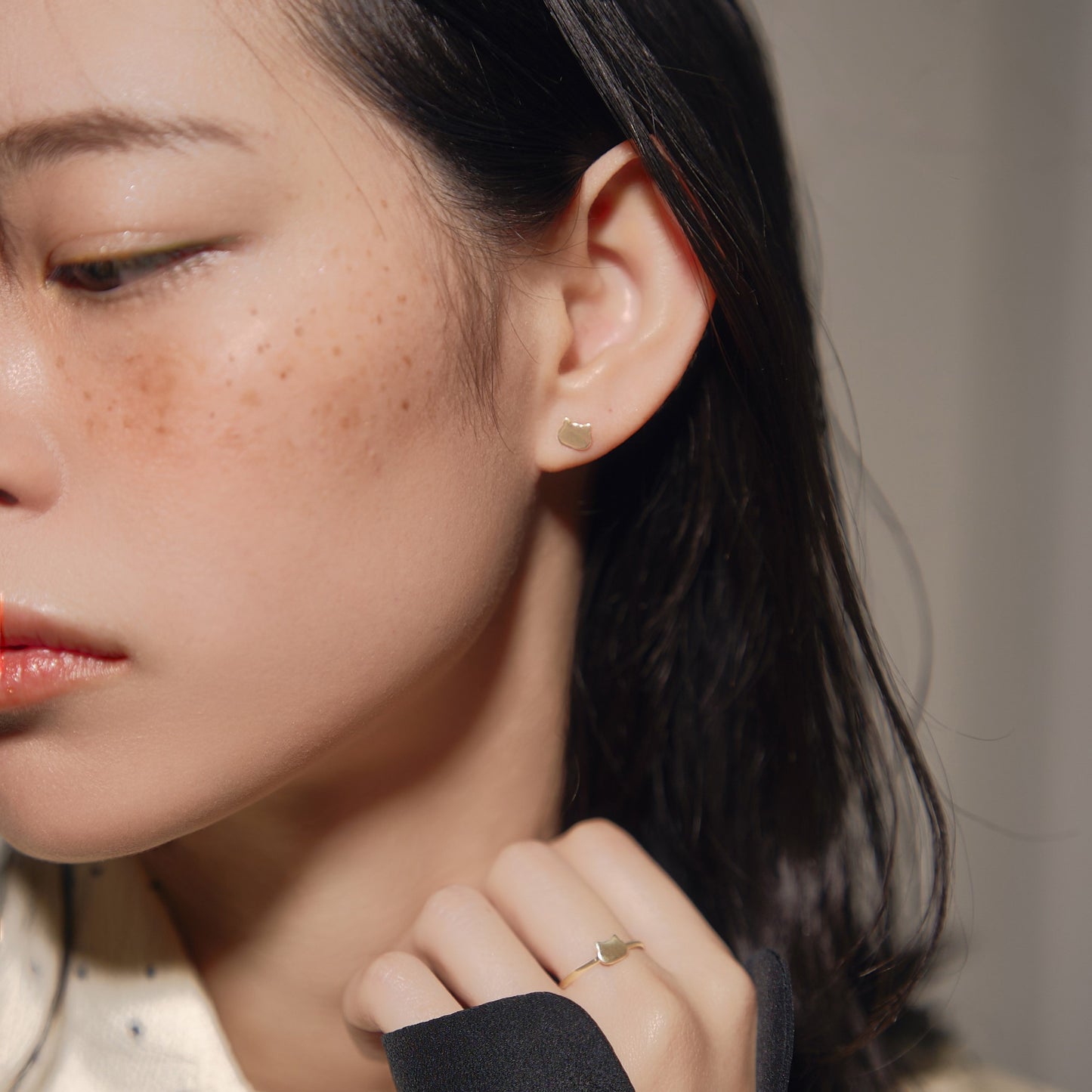 K10 ネコ スタッドピアス