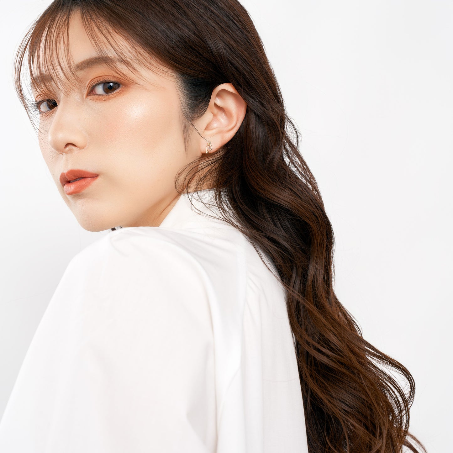 K10 ヘビ スタッドピアス