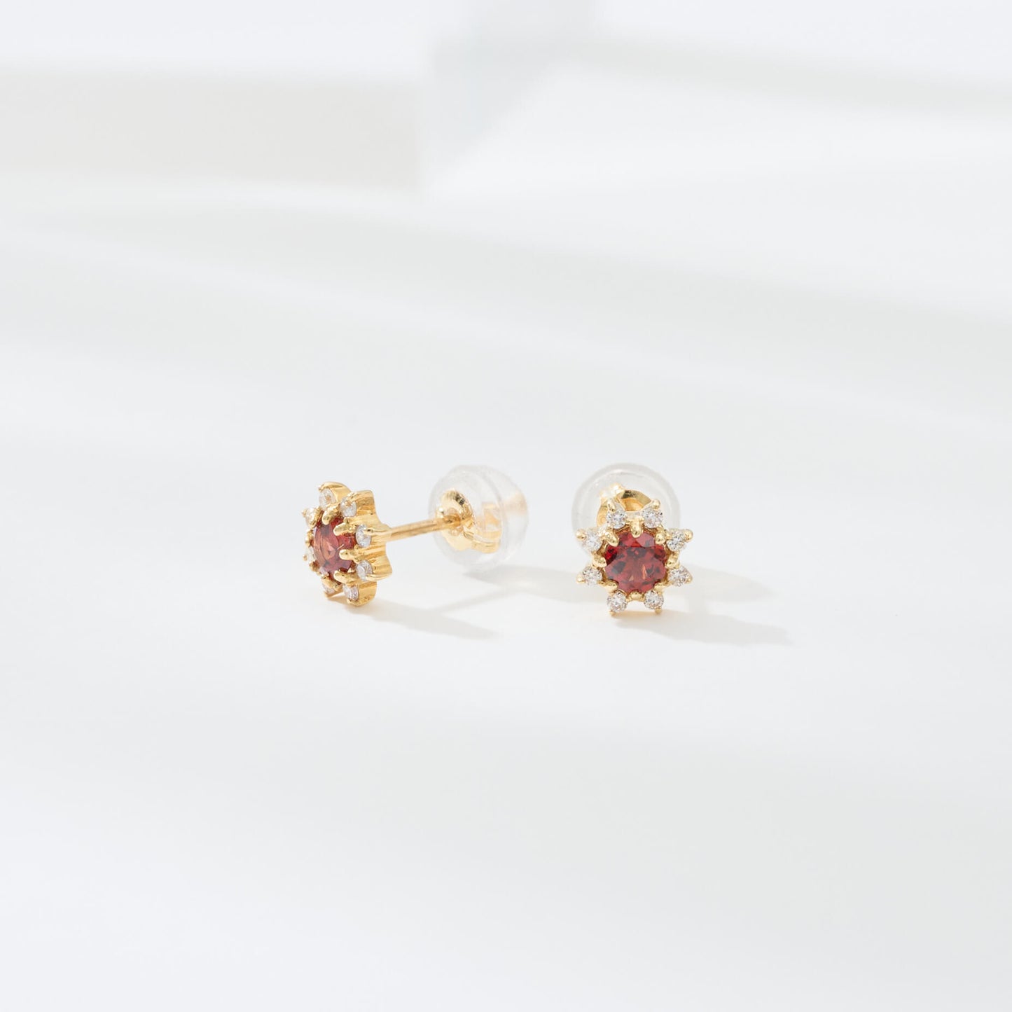 K18 誕生石×ダイヤモンド スタッドピアス (1月:ガーネット)