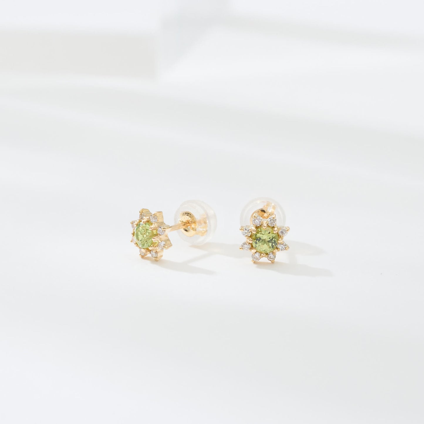 K18 誕生石×ダイヤモンド スタッドピアス (8月:ペリドット)