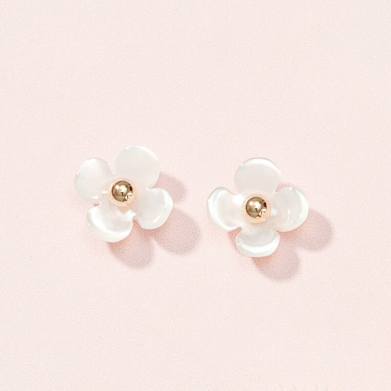 K10 フラワーシェル スタッドピアス(タネツケバナ)