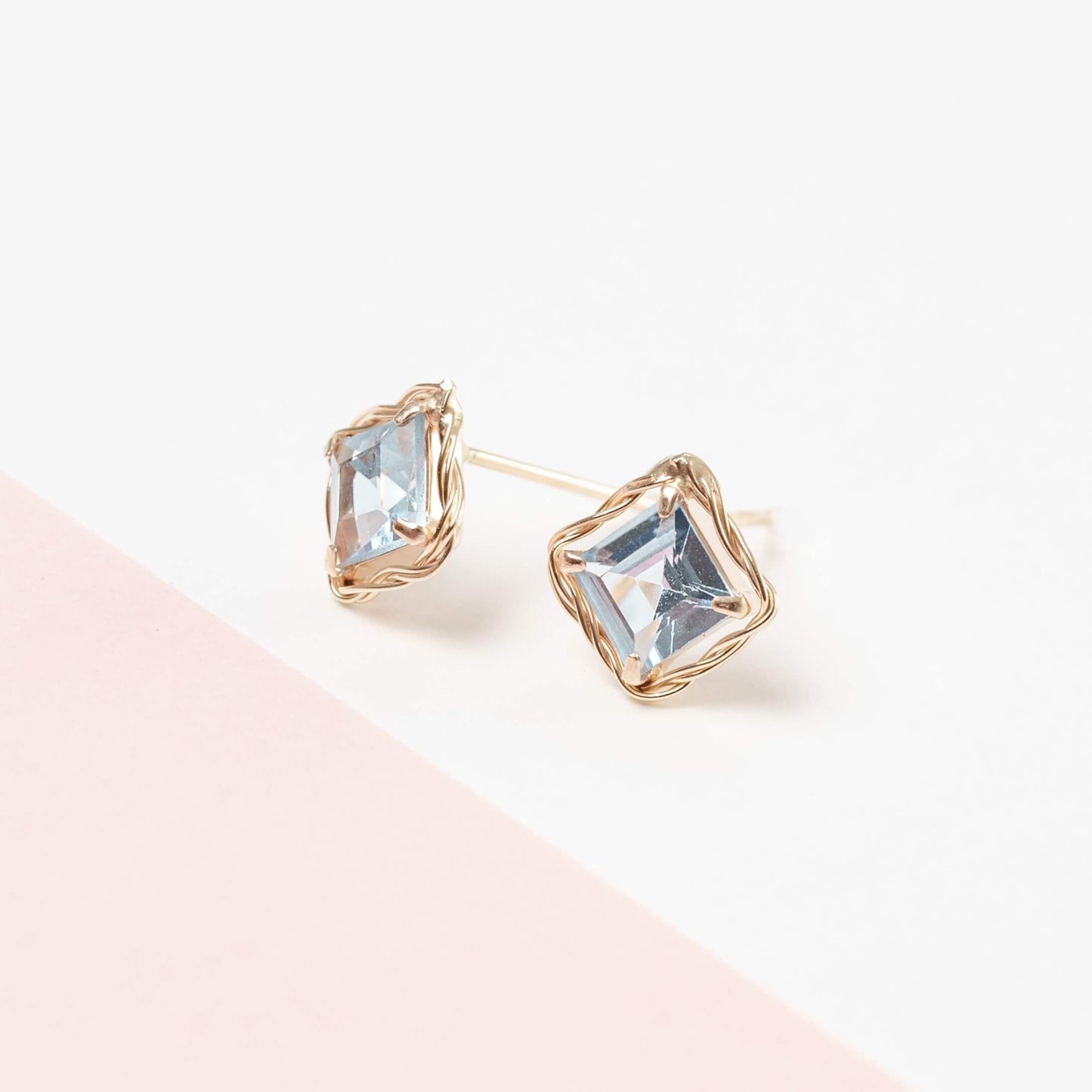 K10 シンセチックアクアスピネル スタッドピアス