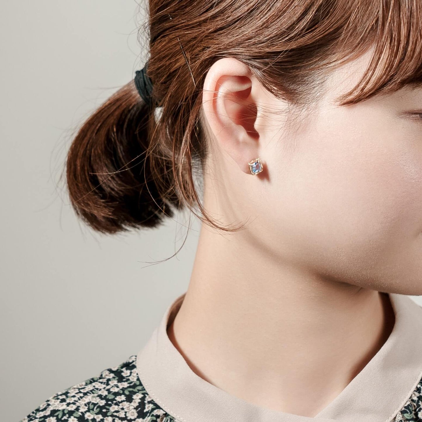 K10 シンセチック アクア スピネル スタッドピアス