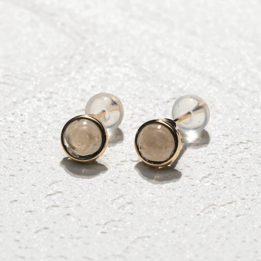 K10 カラーストーン サークル スタッドピアス(スモーキークォーツ)