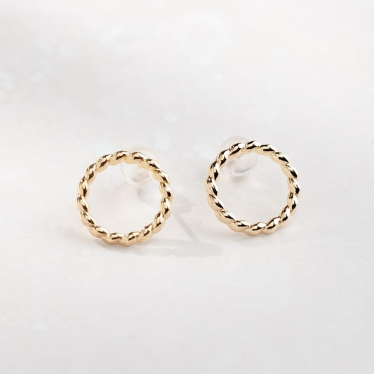 K10 オープンモチーフ スタッドピアス(ねじり-サークル)