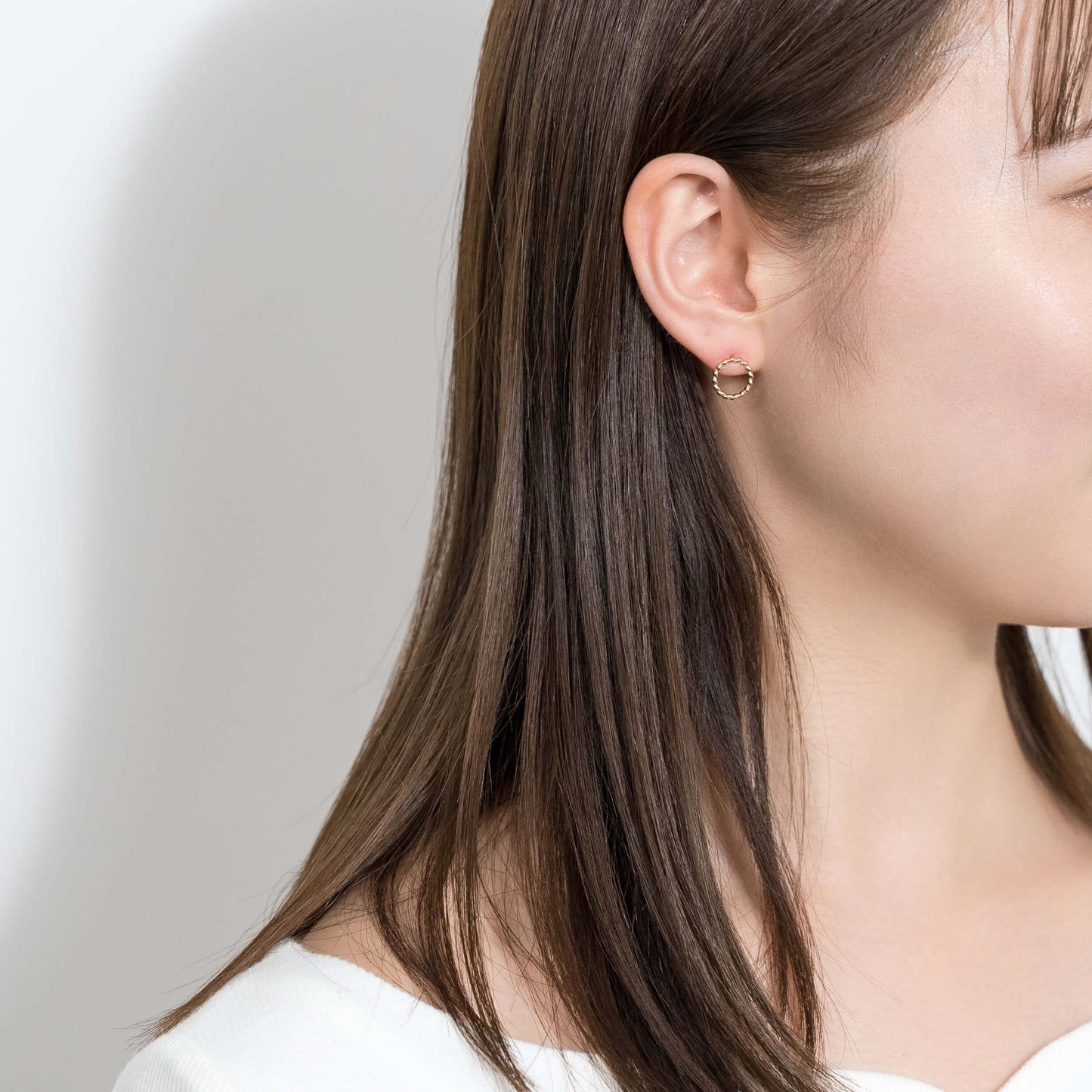 K10 オープンモチーフ スタッドピアス(ねじり-サークル)