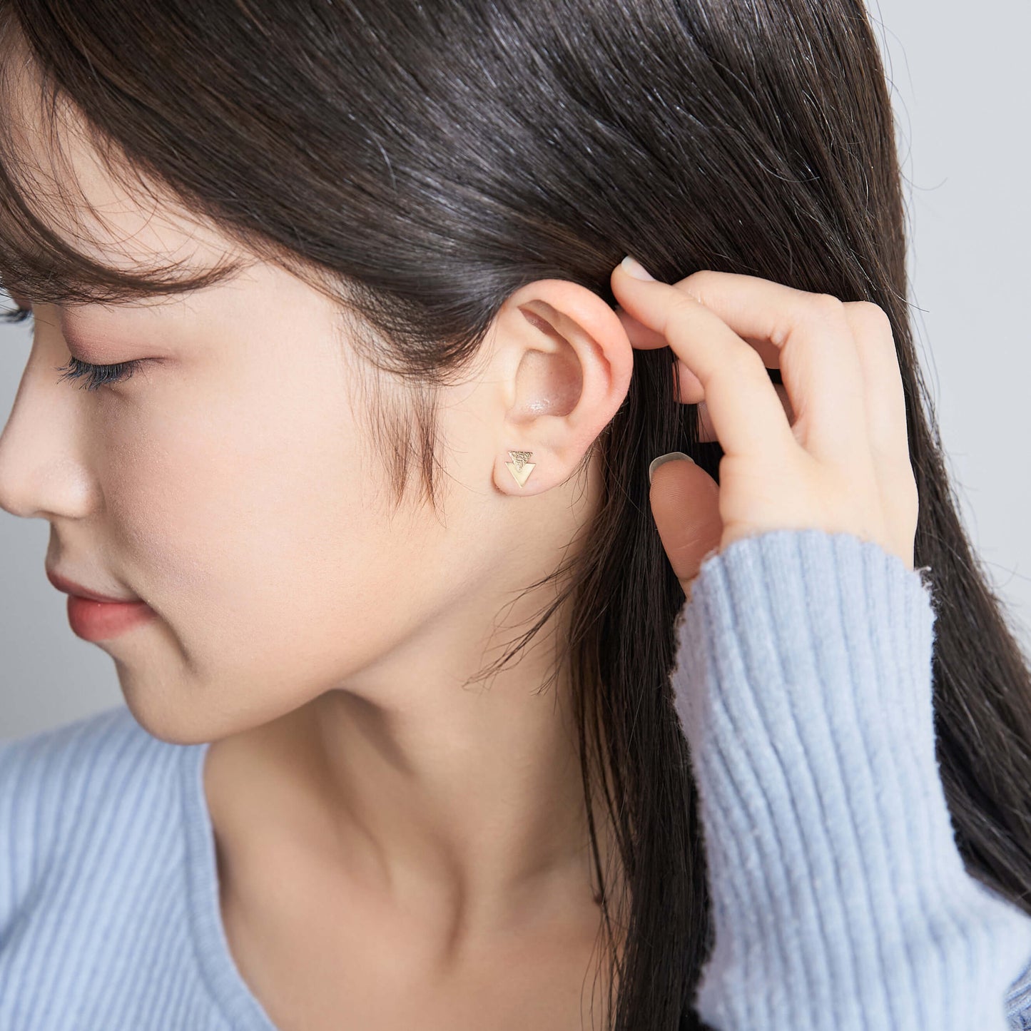 K10 モチーフ スタッドピアス(トライアングル)