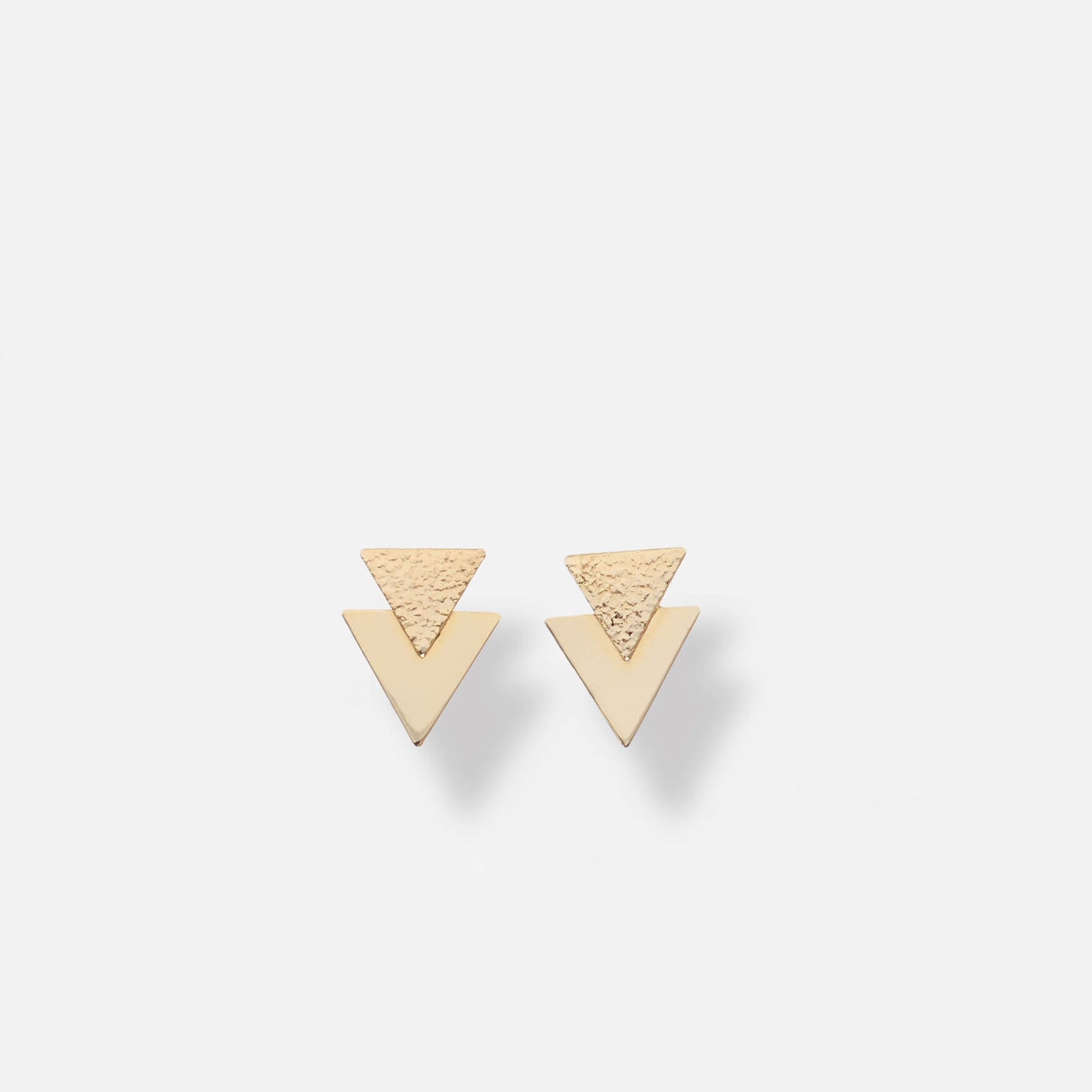 K10 モチーフ スタッドピアス(トライアングル)
