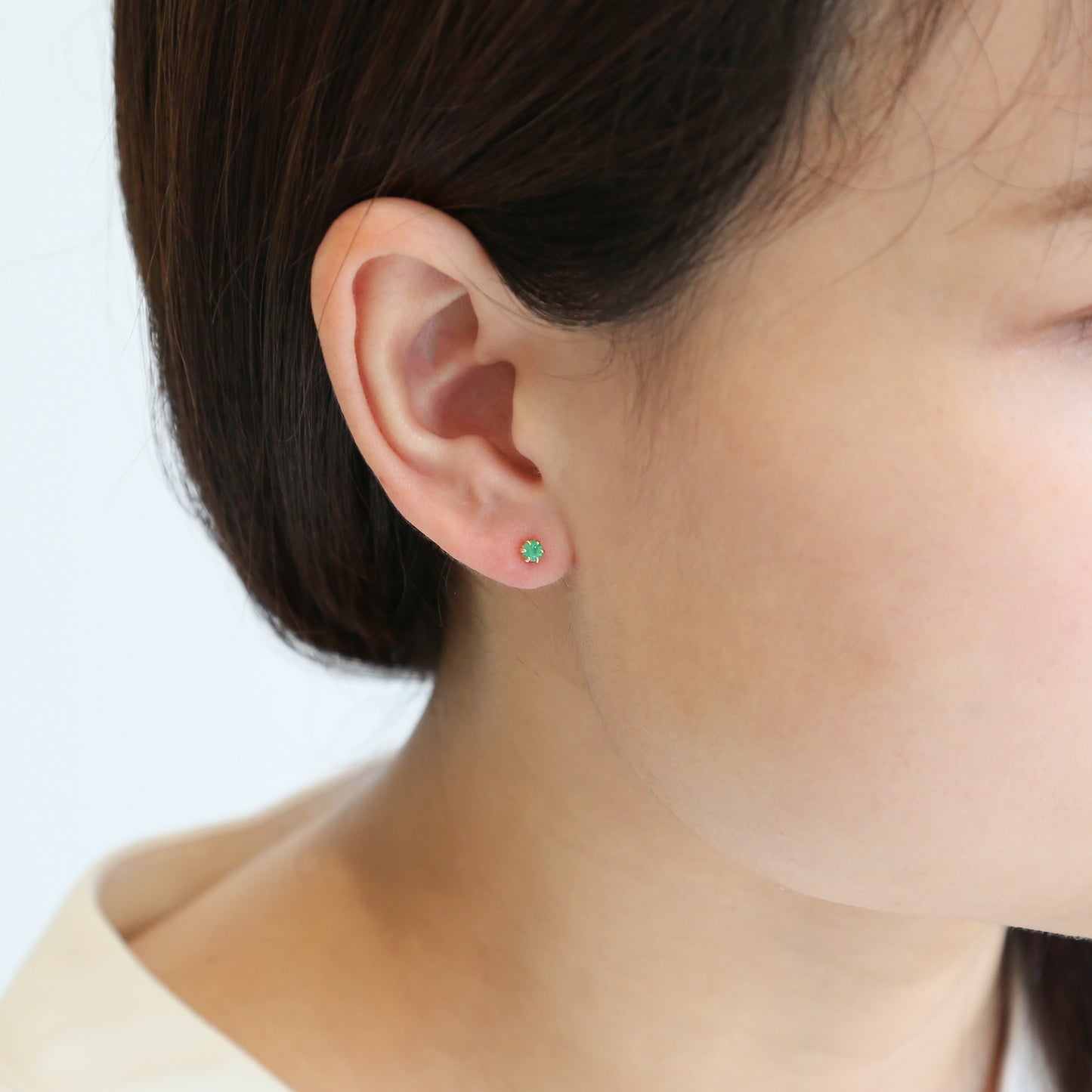 K18 爪留め 誕生石 スタッドピアス(3mm)【5月エメラルド】