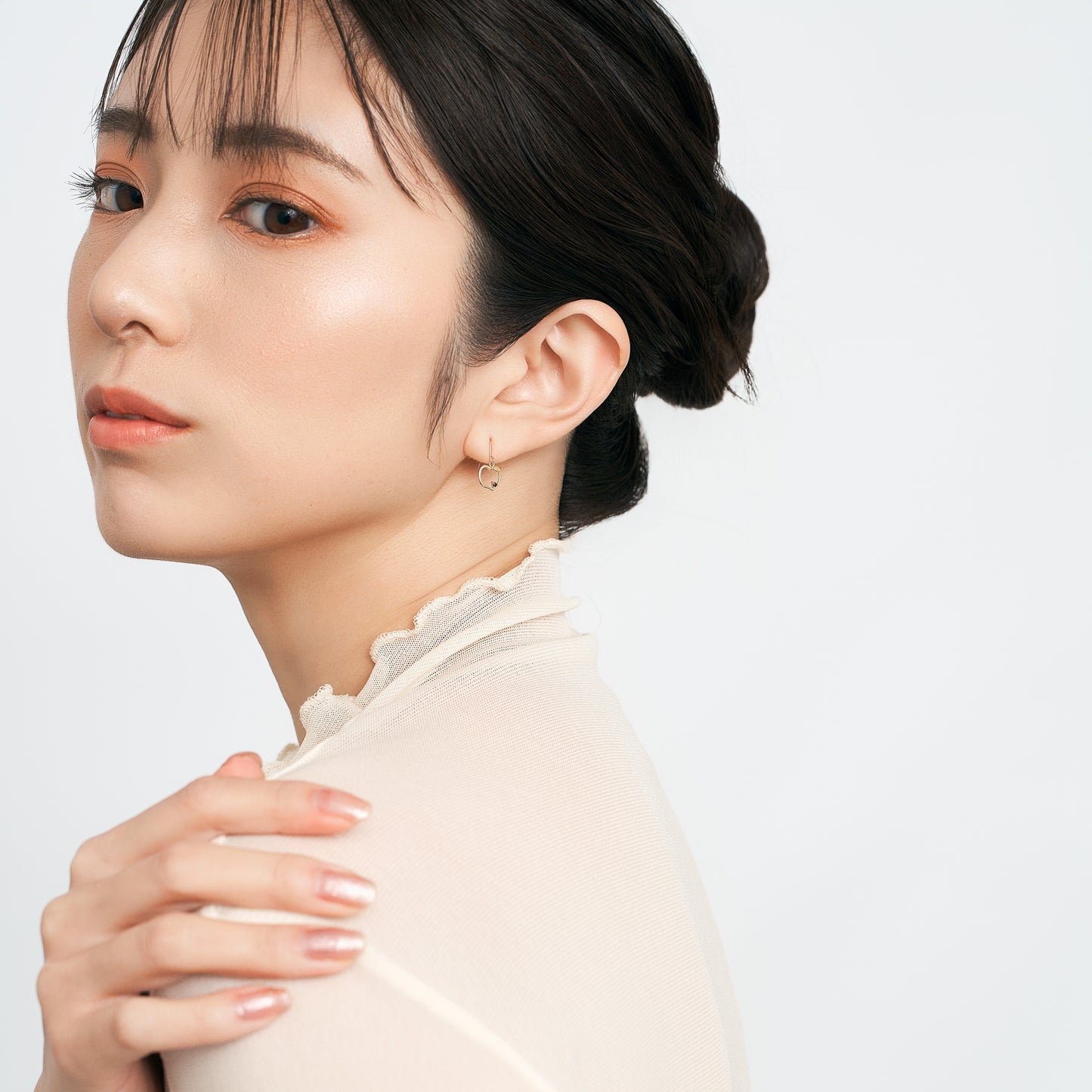 K10 リンゴモチーフ フックピアス