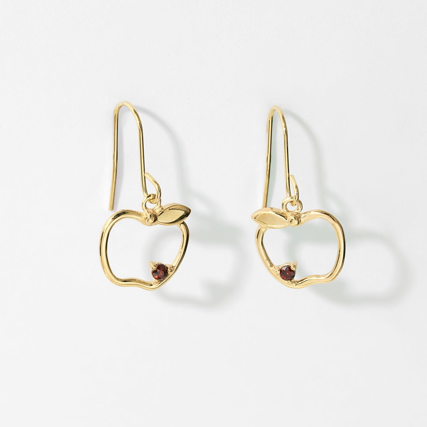 K10 リンゴモチーフ フックピアス