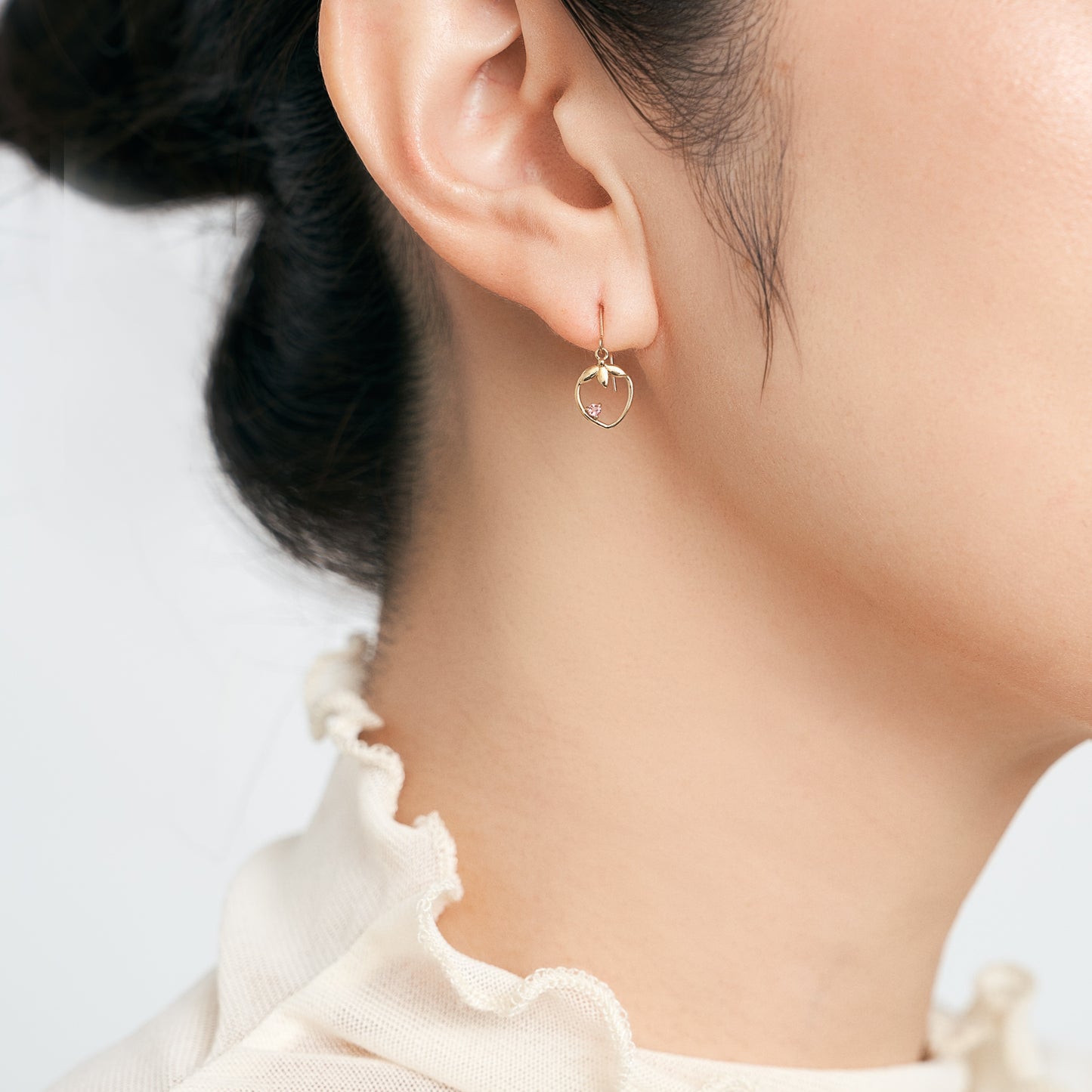 K10 イチゴモチーフ フックピアス