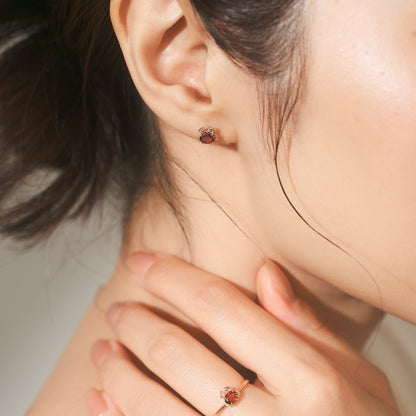 K10 カニ スタッドピアス（レッド）