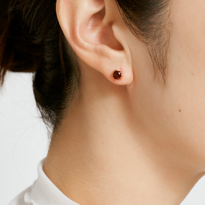 K10 星 スタッドピアス（ガーネット）