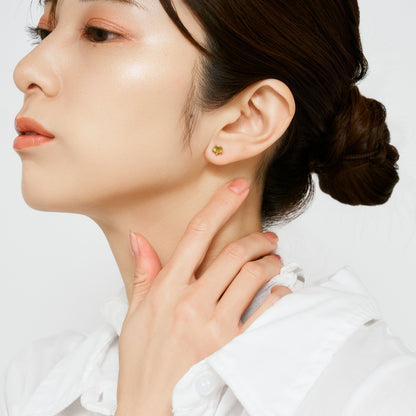 K10 星 スタッドピアス（ペリドット)