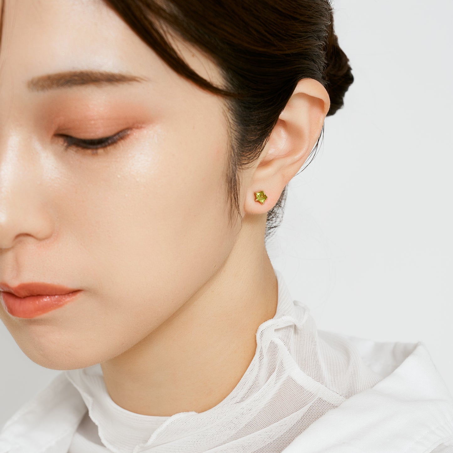 K10 星 スタッドピアス（ペリドット)