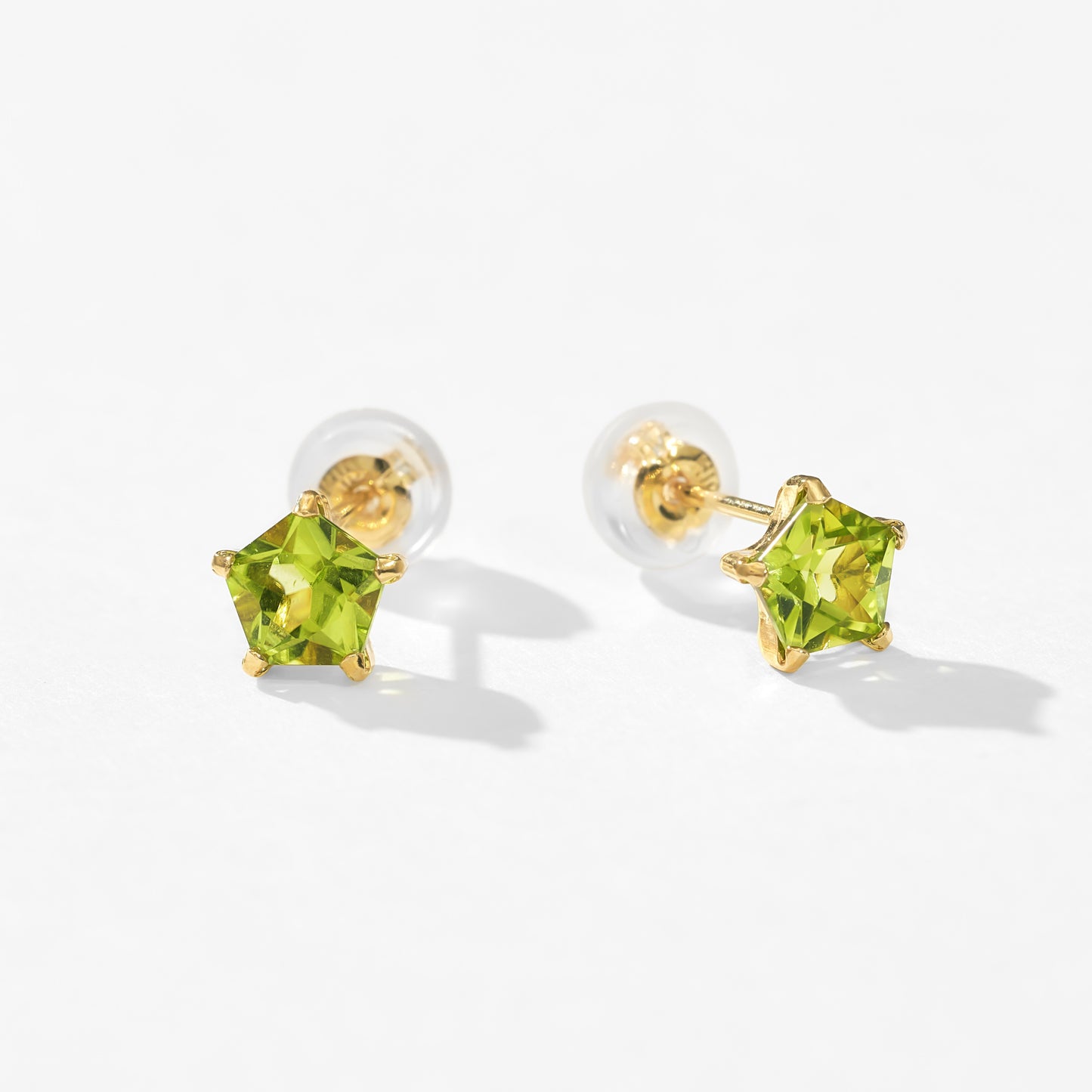 K10 星 スタッドピアス（ペリドット)
