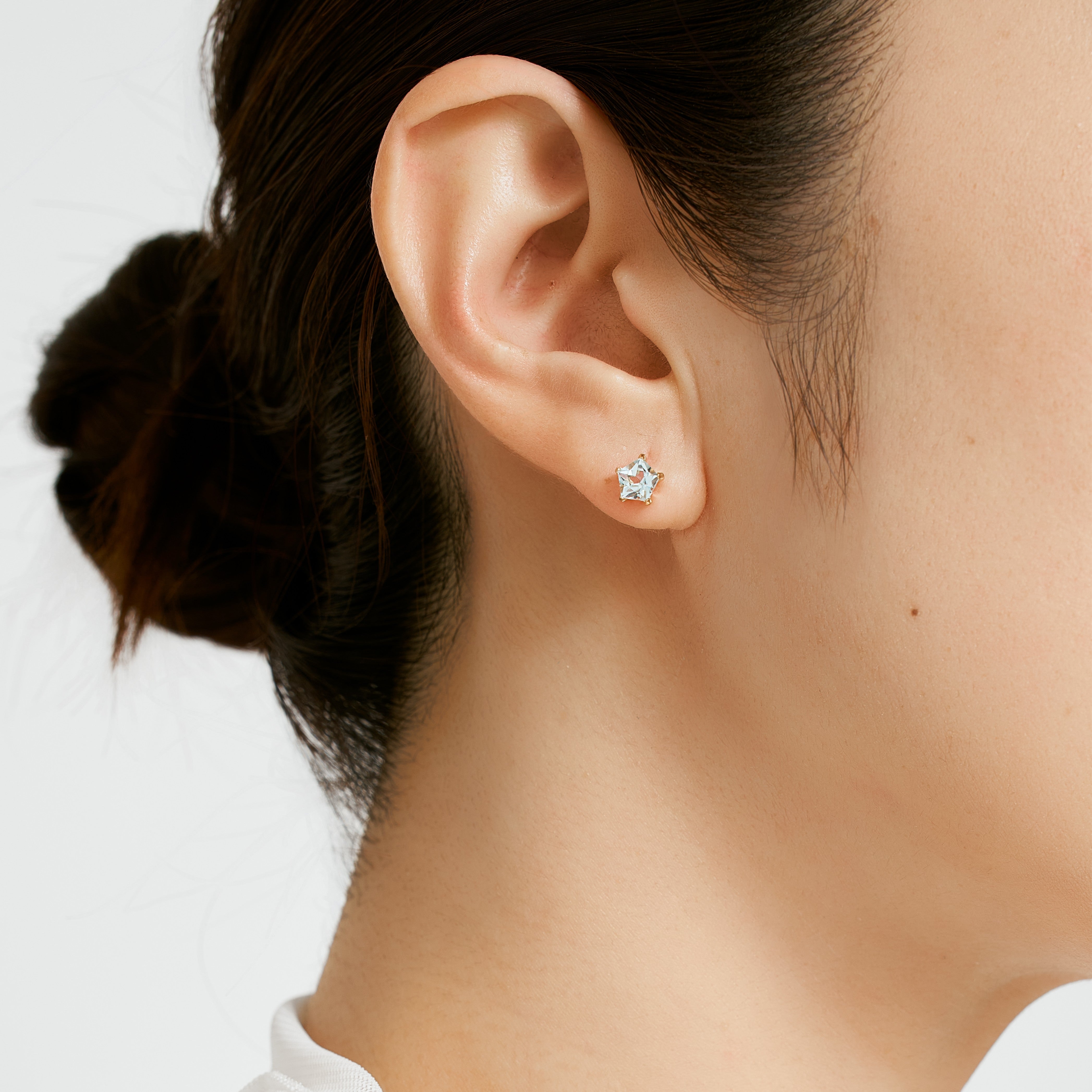 K10 星 スタッドピアス（スカイブルートパーズ） - me.（エムイードット）