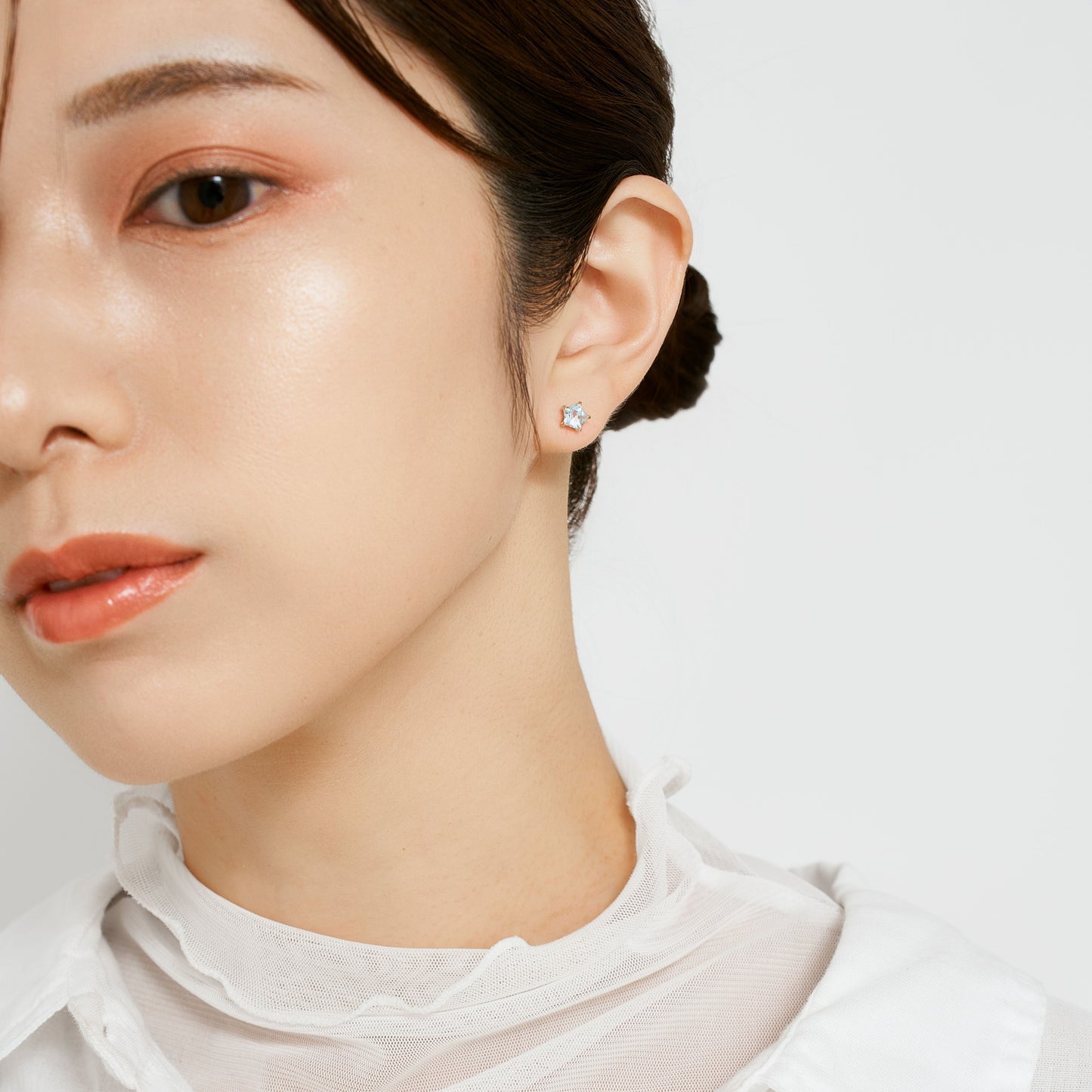 K10 星 スタッドピアス（スカイブルートパーズ)