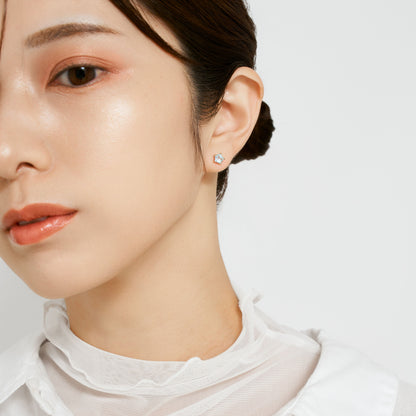 K10 星 スタッドピアス（スカイブルートパーズ)