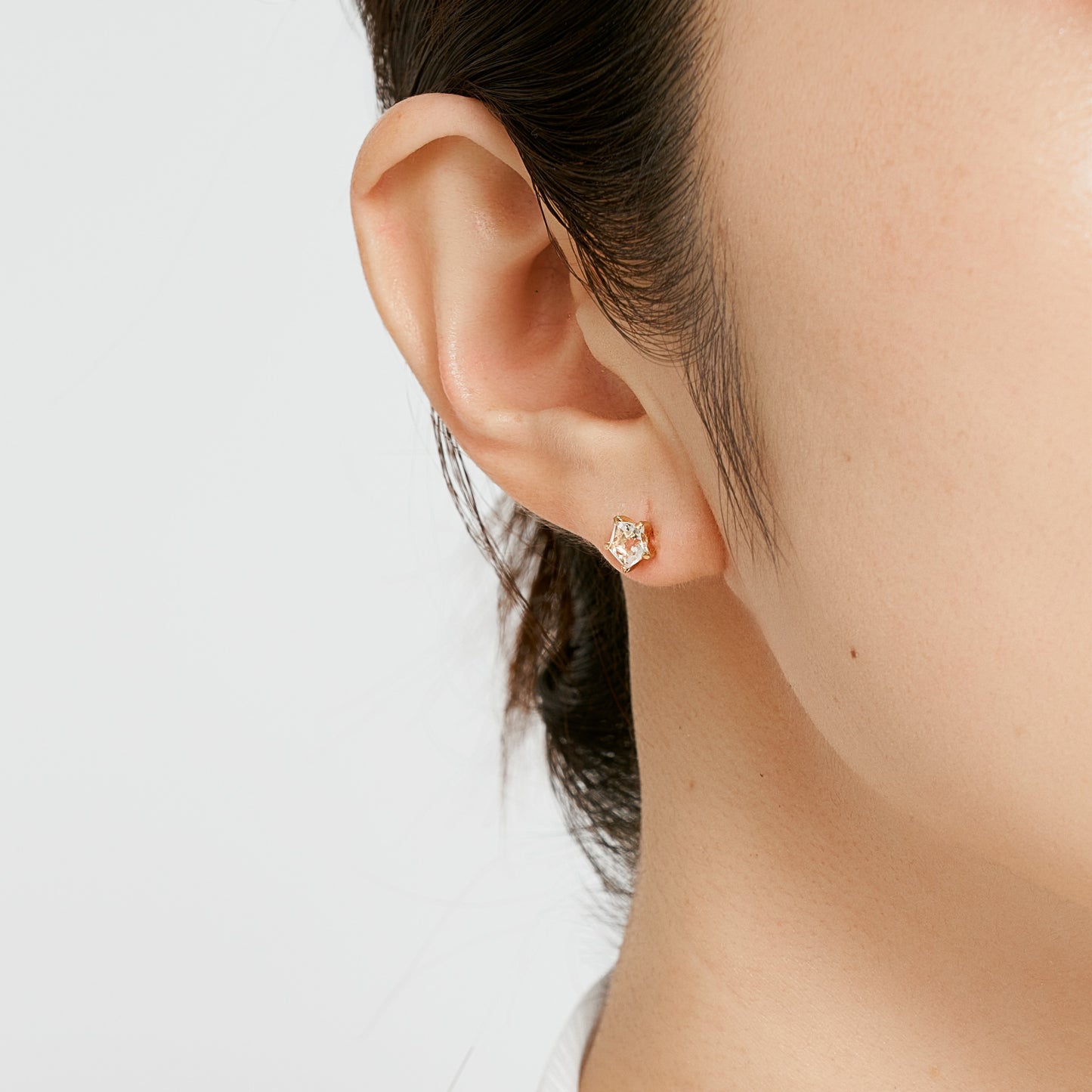 K10 星 スタッドピアス（クォーツ)