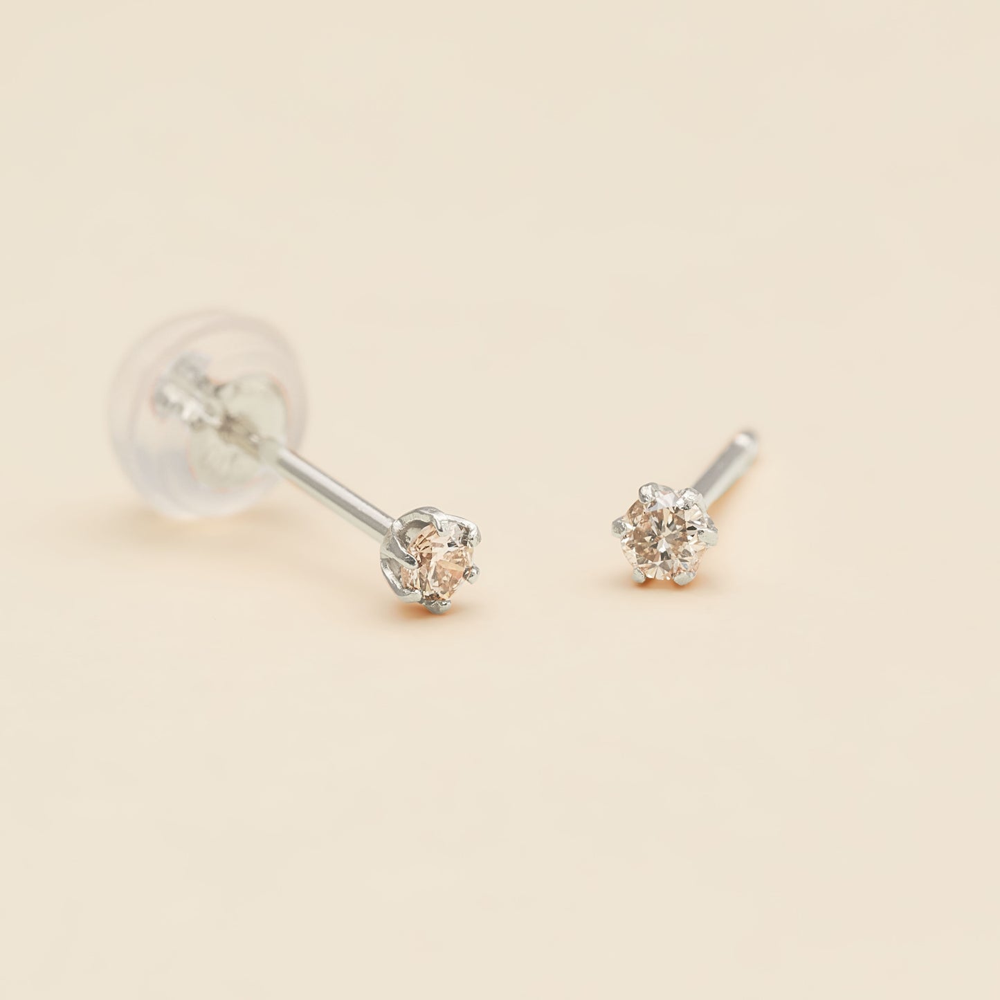 【限定】PT900 一粒ダイヤモンド スタッドピアス 計0.08ct