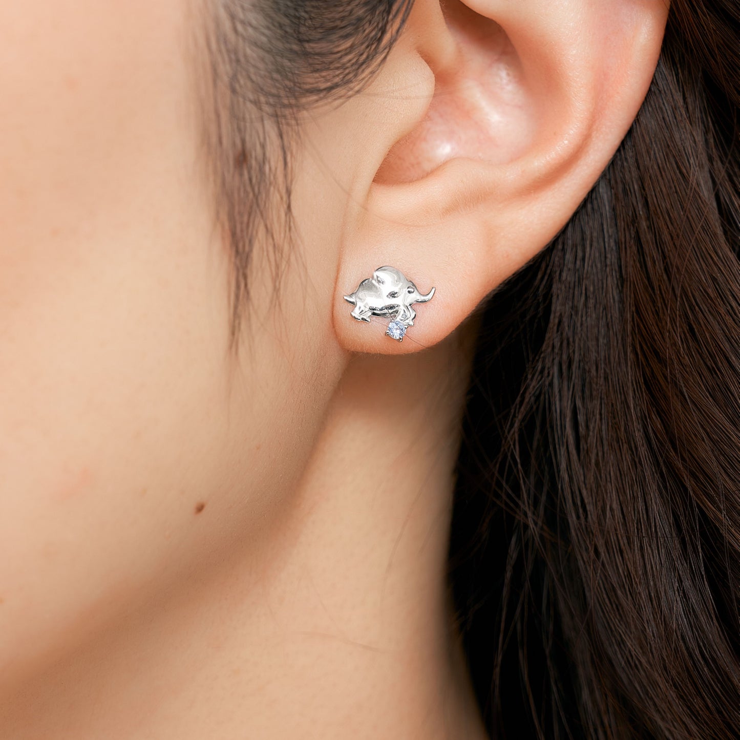 K10WG ゾウ スタッドピアス