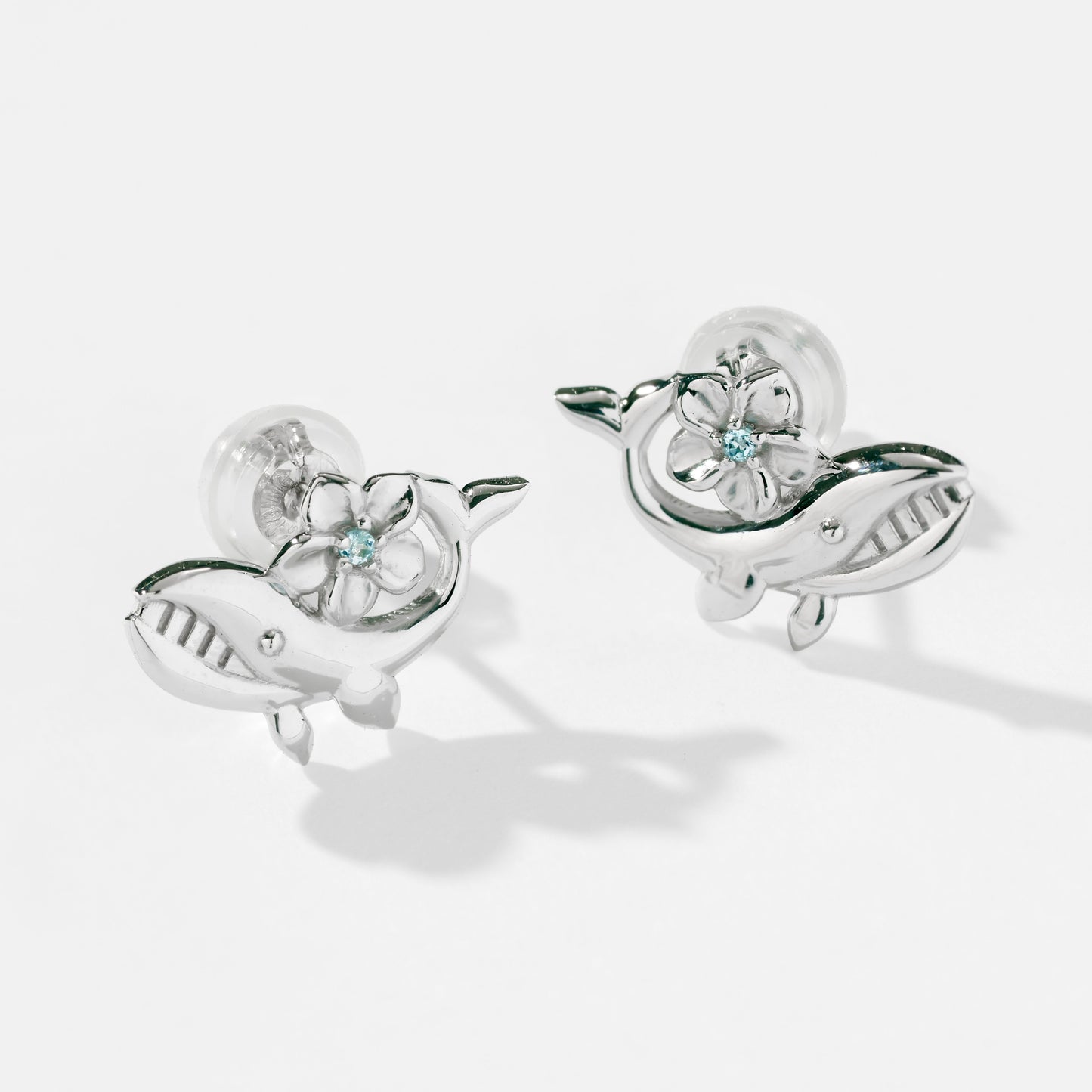 K10WG クジラ スタッドピアス