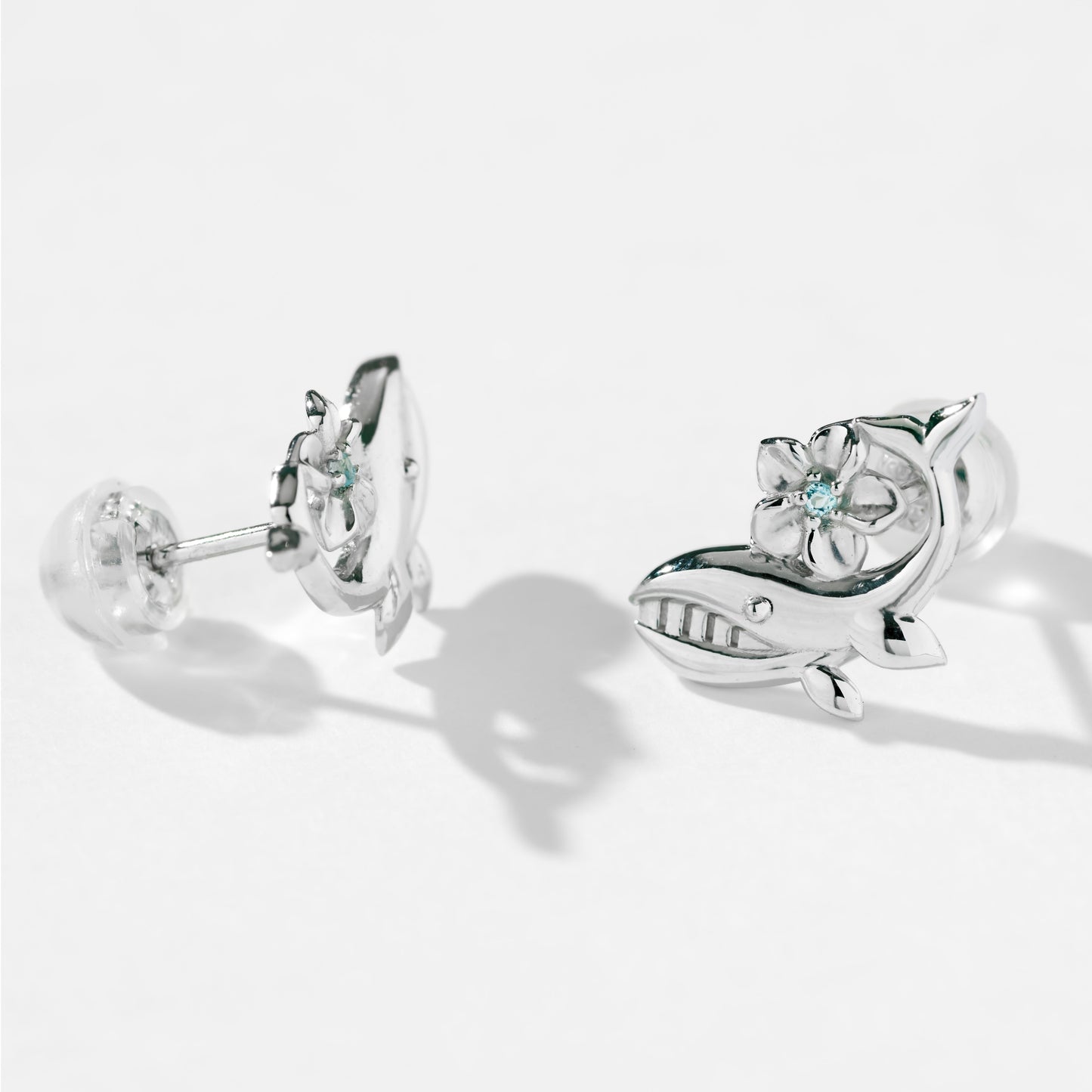 K10WG クジラ スタッドピアス