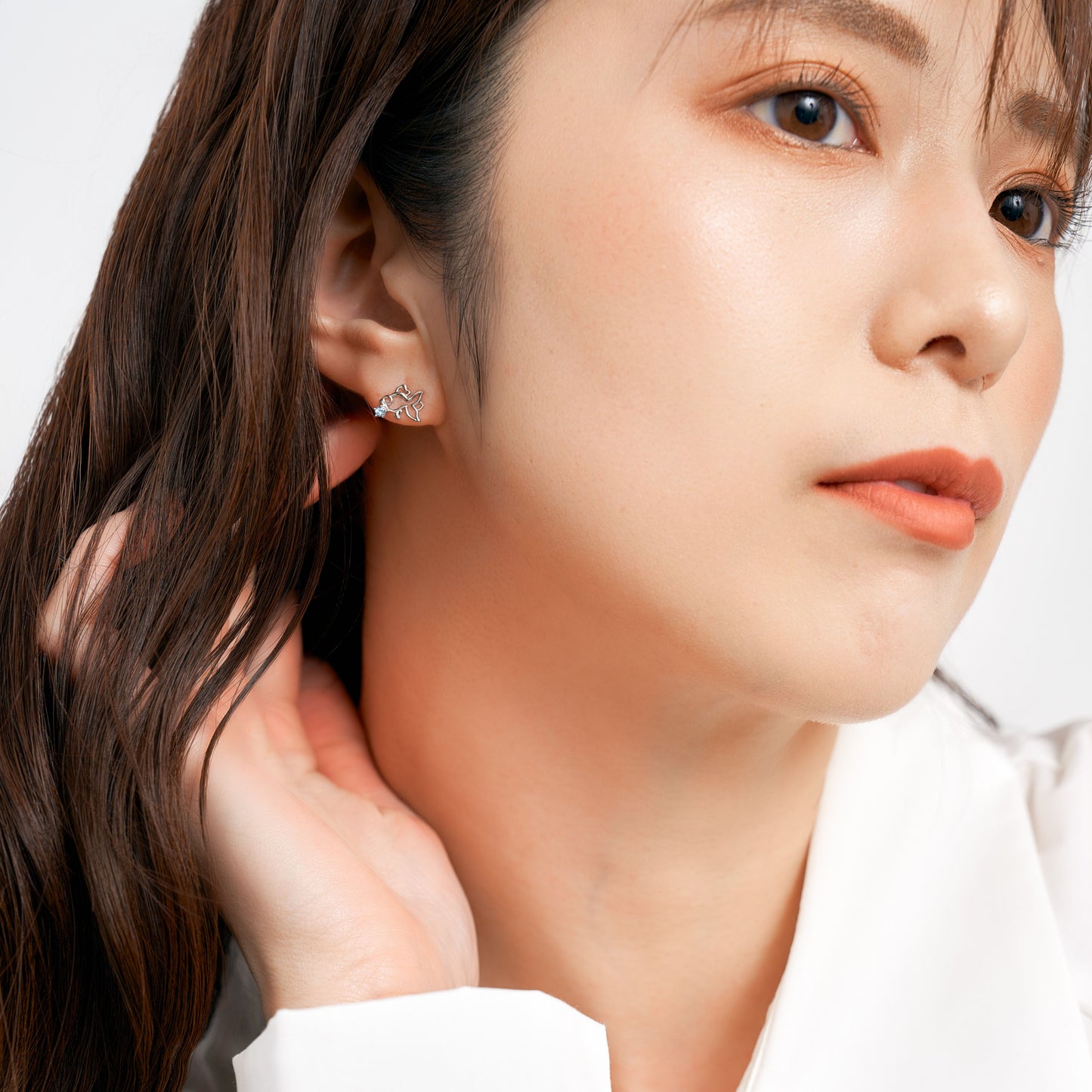 K10WG 金魚 スタッドピアス