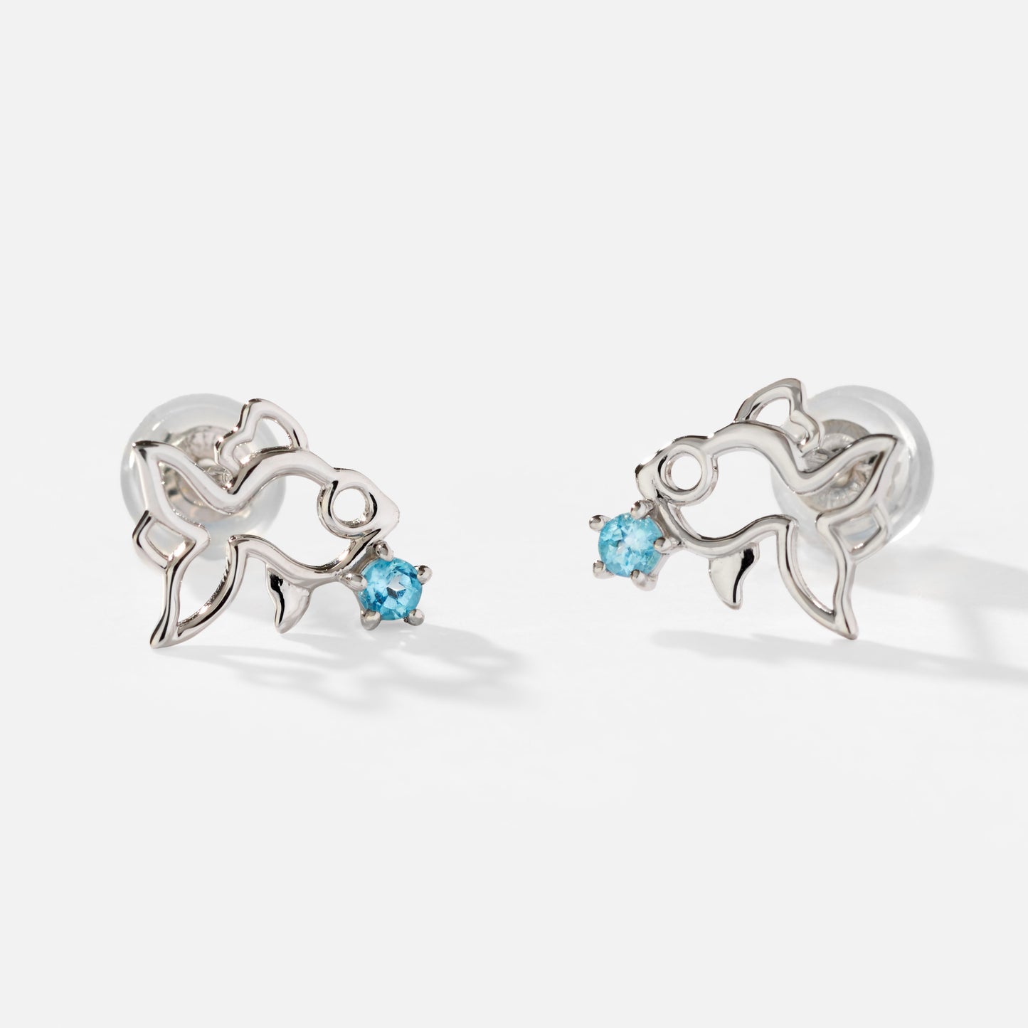 K10WG 金魚 スタッドピアス