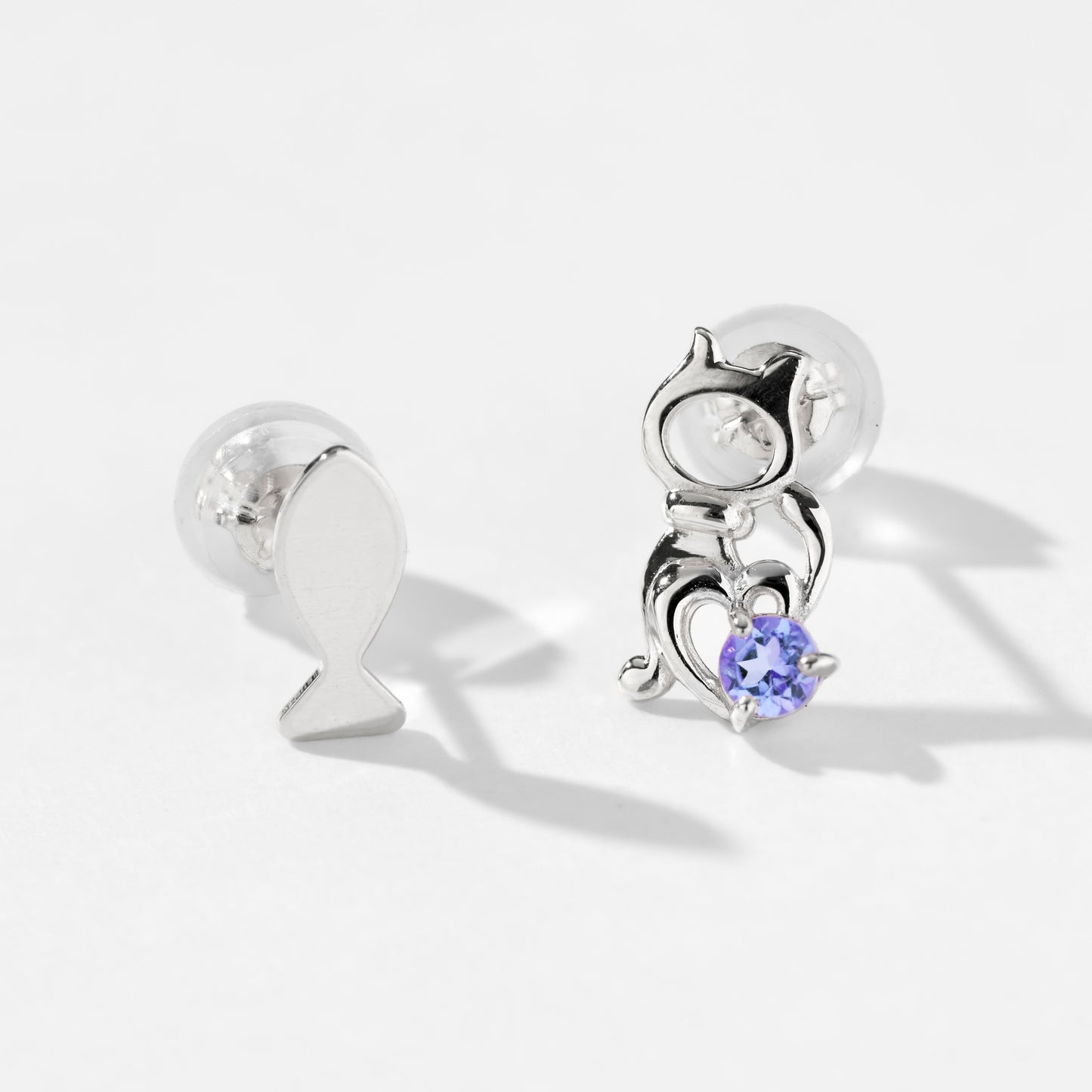 K10WG ネコ×サカナ スタッドピアス