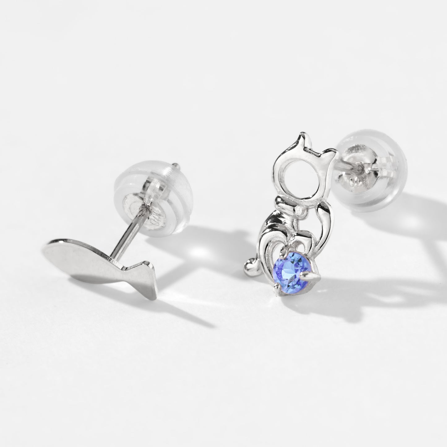 K10WG ネコ×サカナ スタッドピアス