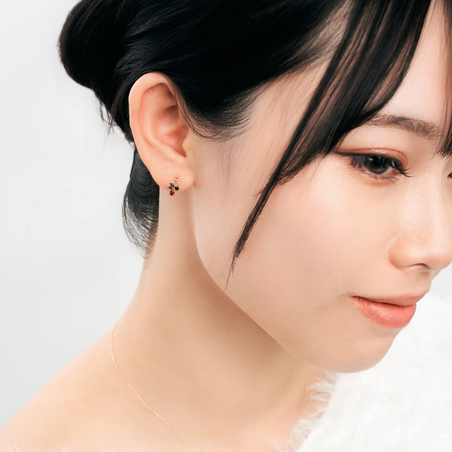 K10 カラーストーンスタッドピアス（レッド）