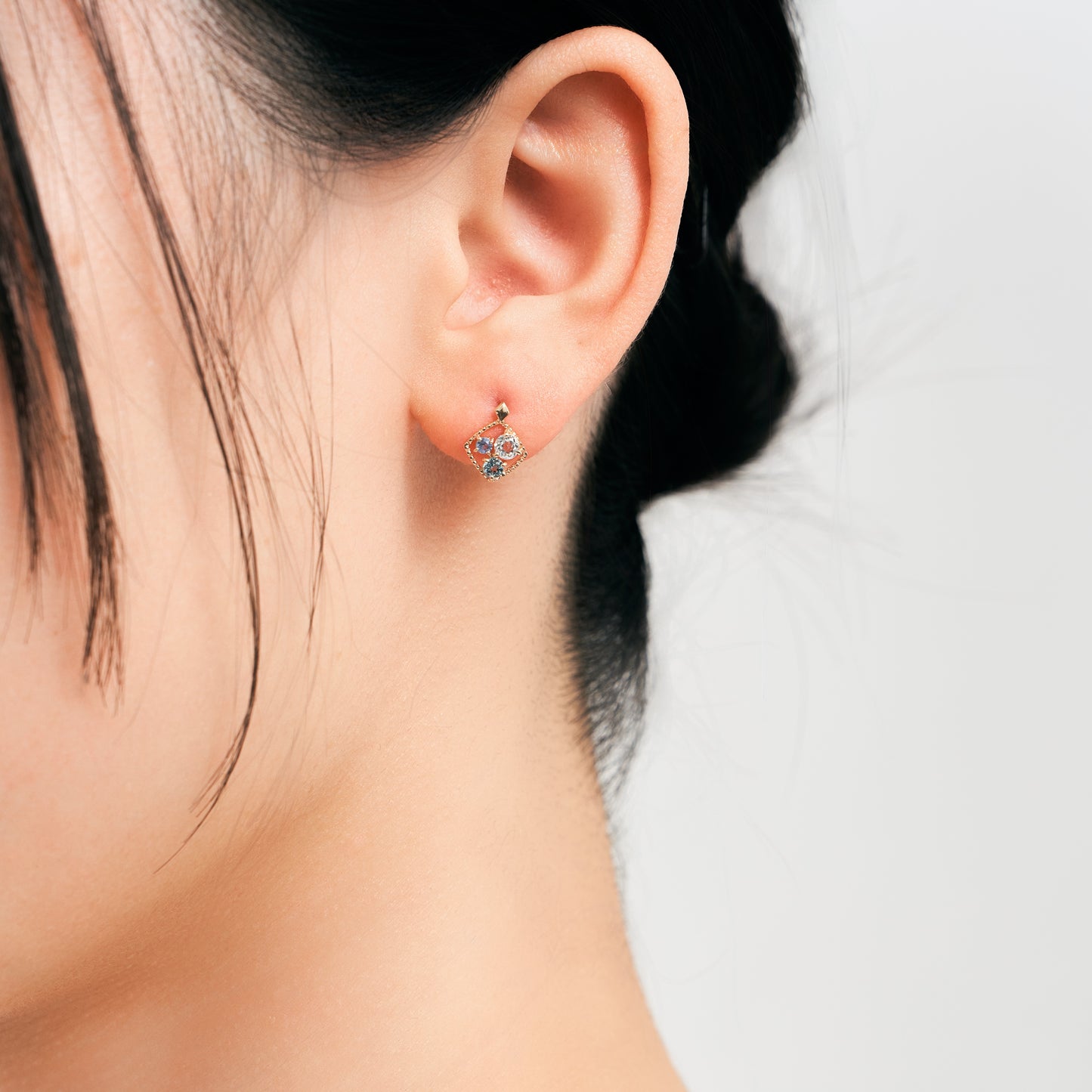 K10 カラーストーンスタッドピアス（ブルー）