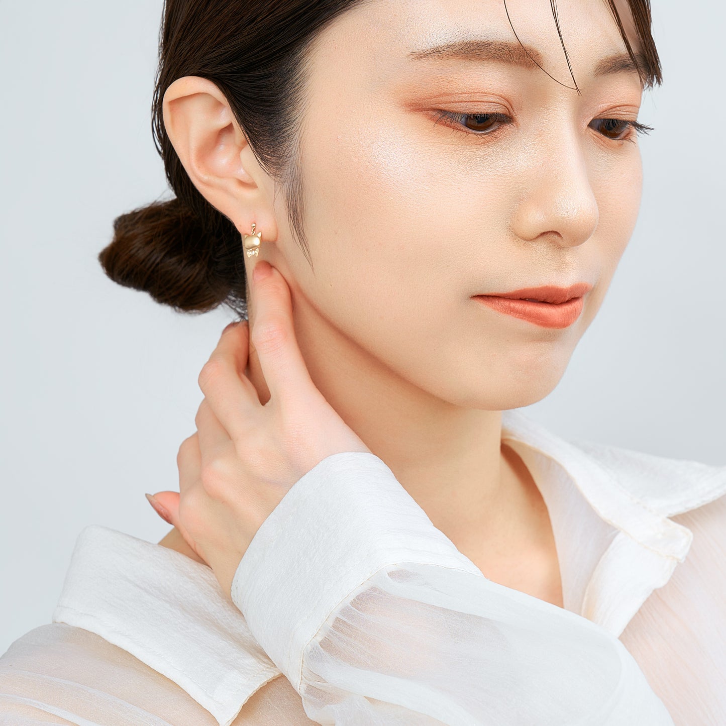 K10 ネコ スタッドピアス