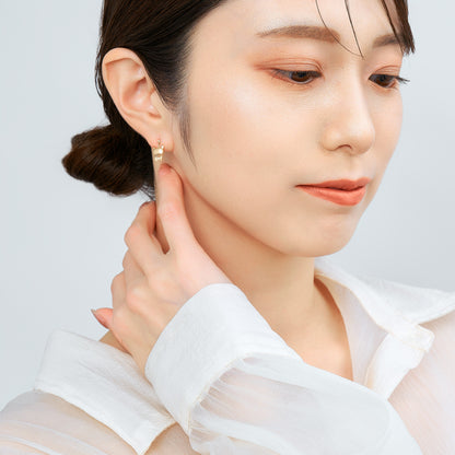 K10 ネコ スタッドピアス