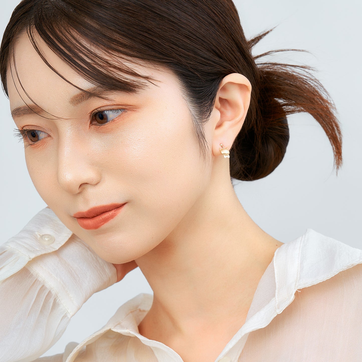 K10 ネコ スタッドピアス