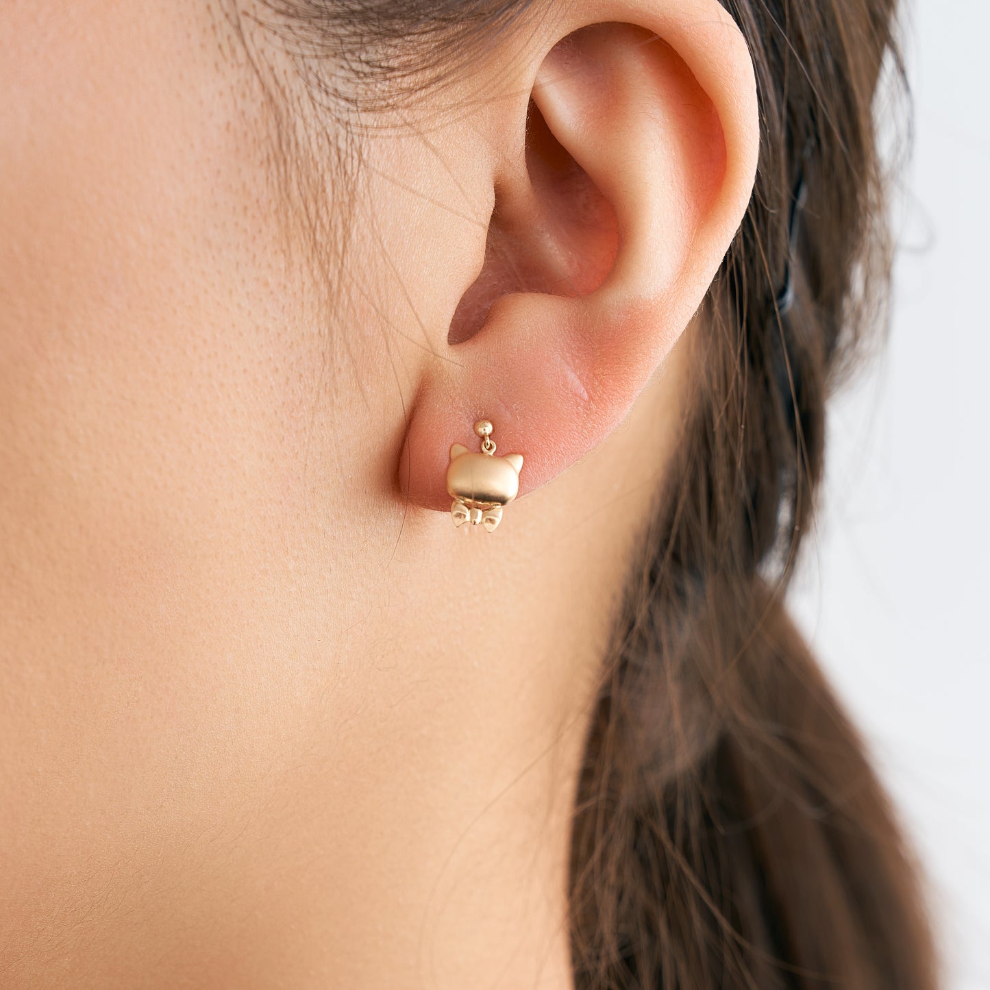 K10 ネコ スタッドピアス