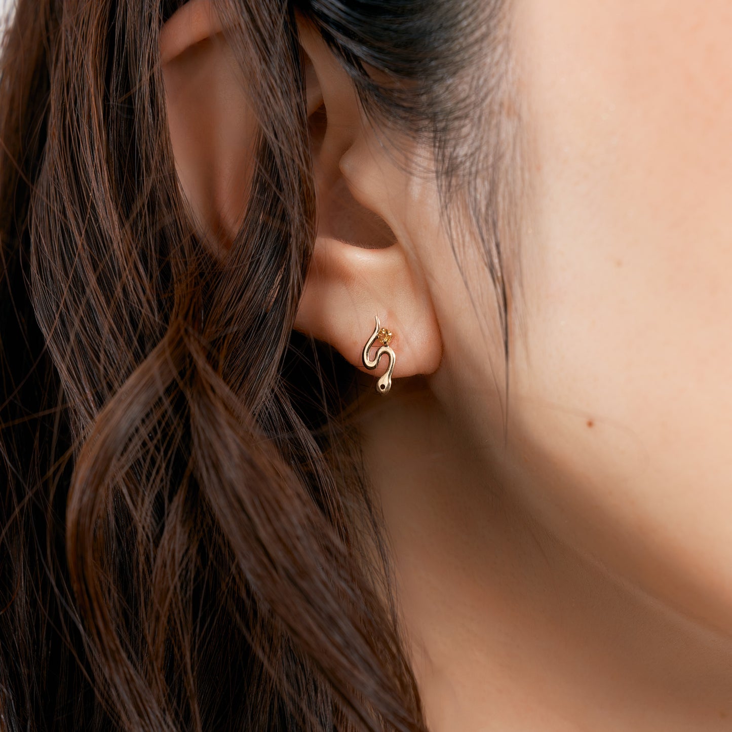 K10 ヘビ スタッドピアス