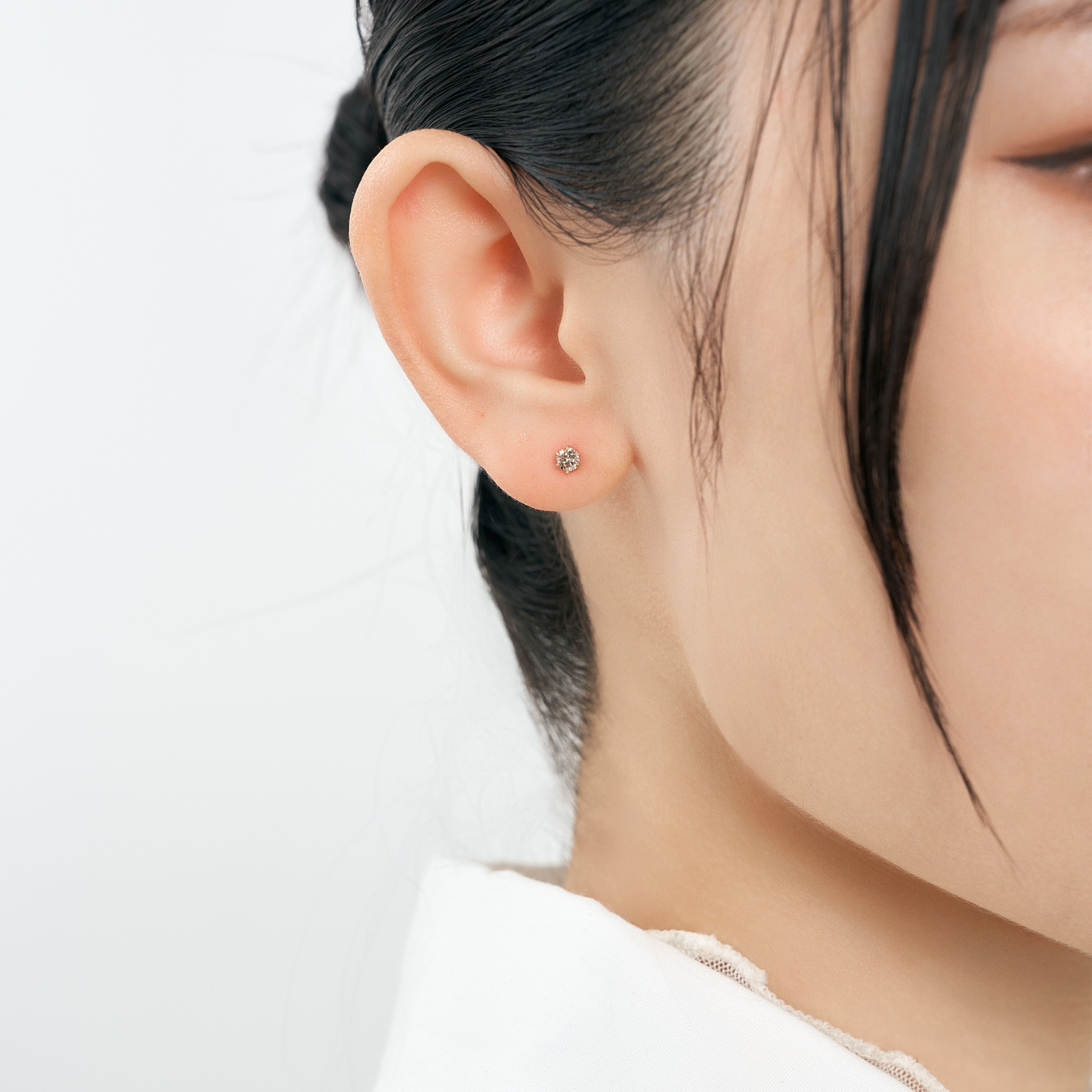 K18 ダイアモンド　スタッドピアス K18 爪留め 誕生石 スタッドピアス 3mm（4月：ダイヤモンド）- me