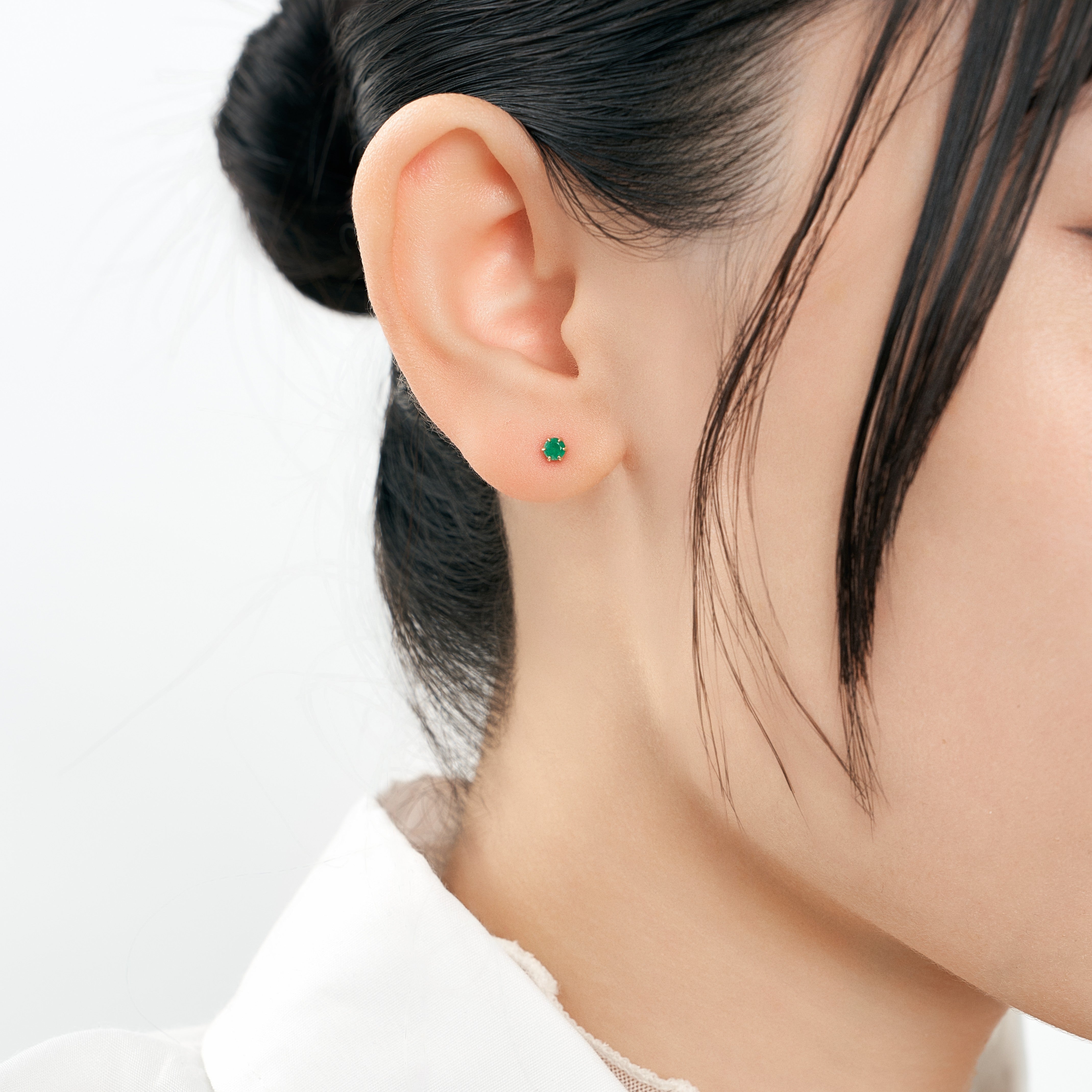 エメラルドダイヤスタッドピアス K18 誕生石×ダイヤモンド スタッドピアス （5月：エメラルド）- me