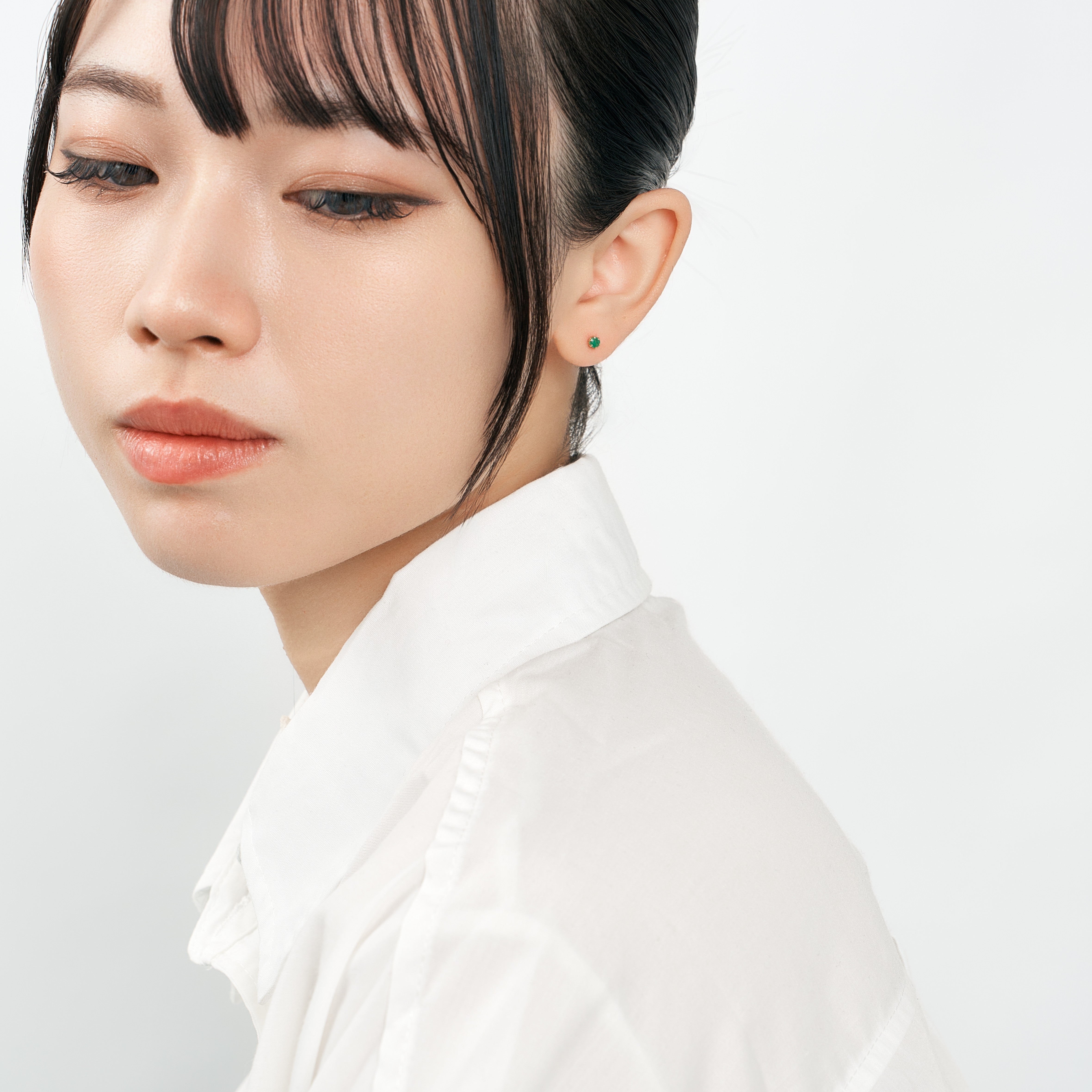 K18 爪留め 誕生石 スタッドピアス 3mm（5月：エメラルド）- me
