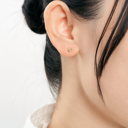 K18 誕生石 スタッドピアス 3mm（8月：ペリドット）