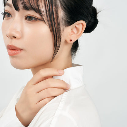 K18 誕生石スタッドピアス  4mm （1月：ガーネット）