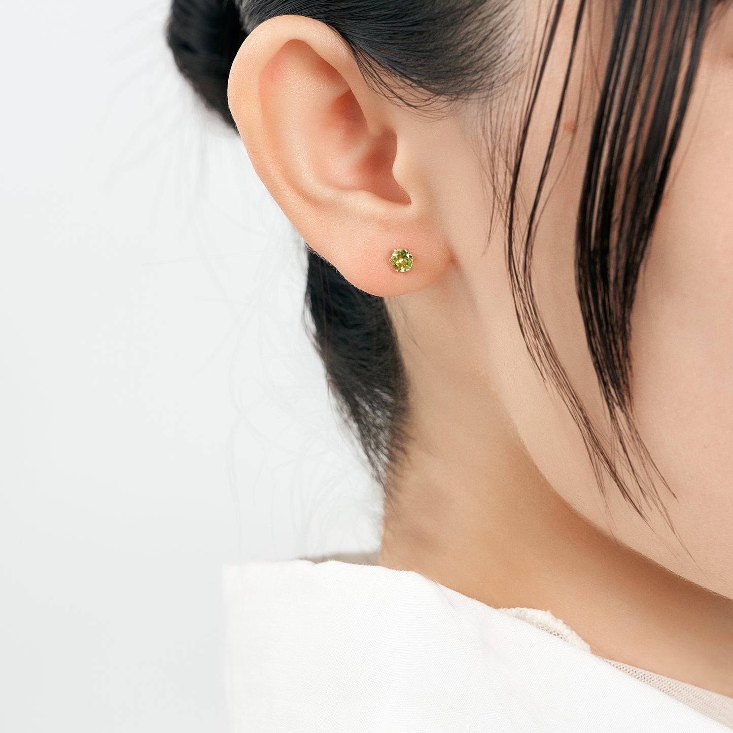 K18 誕生石 スタッドピアス 4mm（8月：ペリドット）